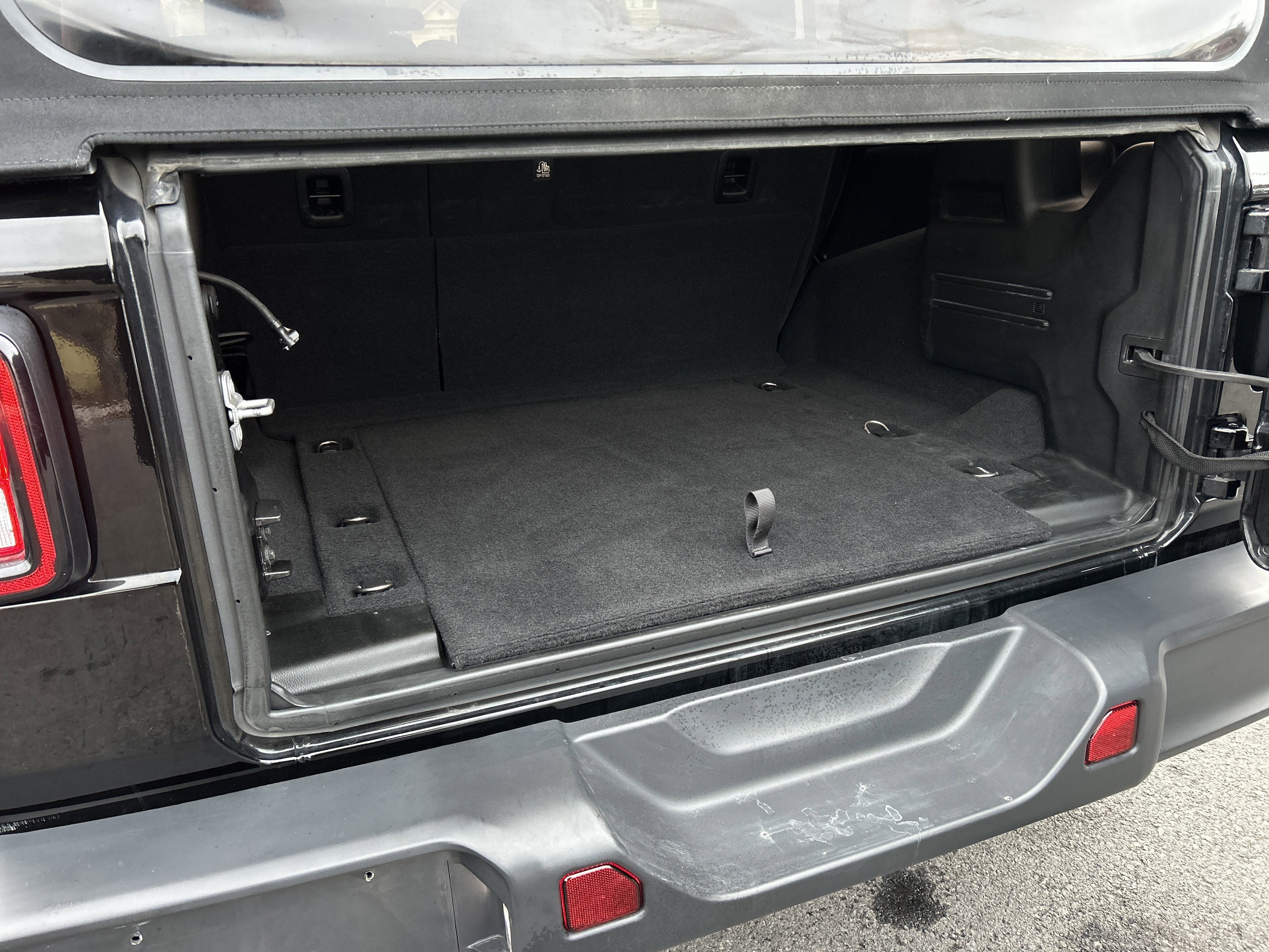 2018 Jeep WRANGLER UNL SAHARA