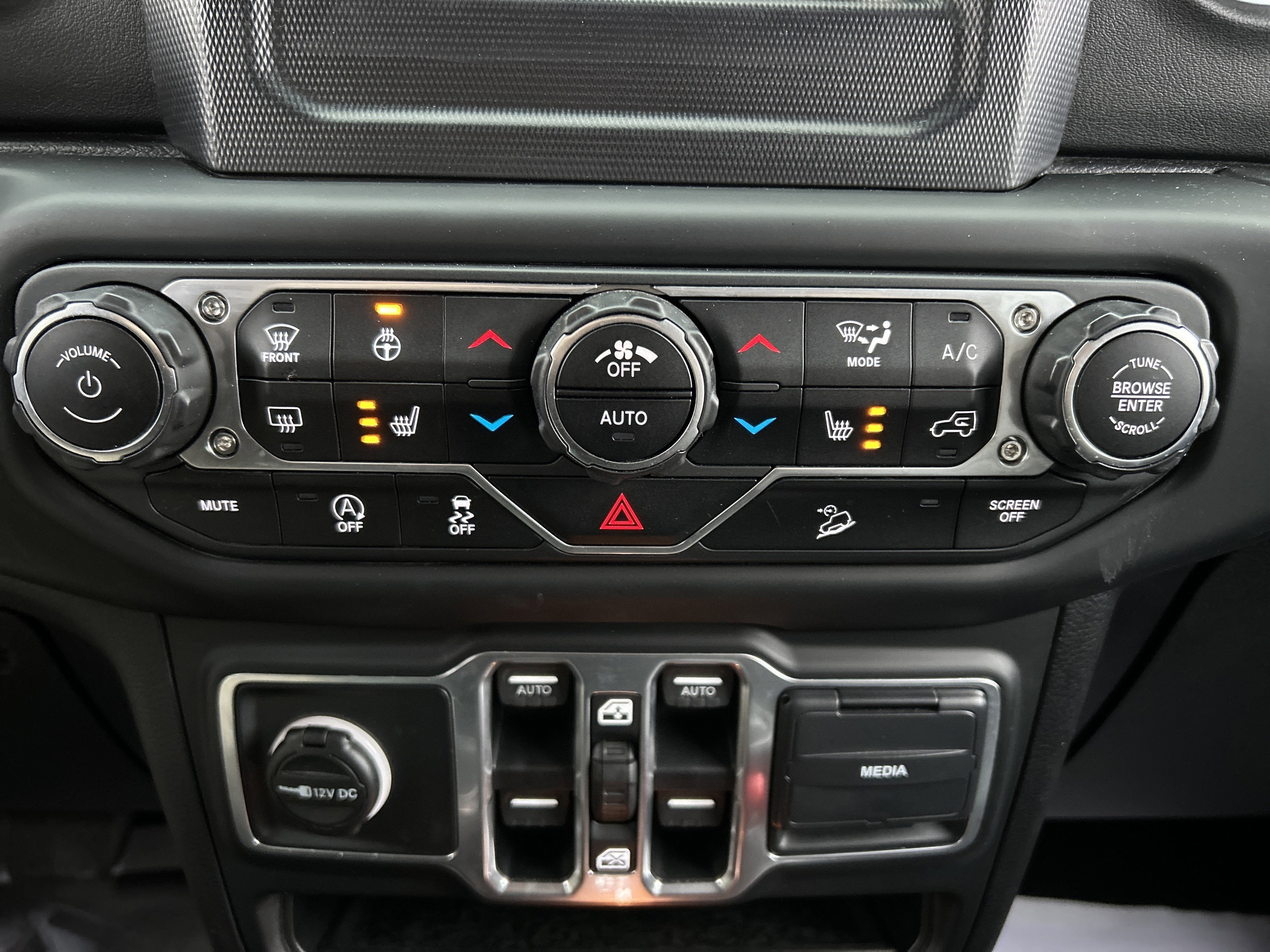 2018 Jeep WRANGLER UNL SAHARA