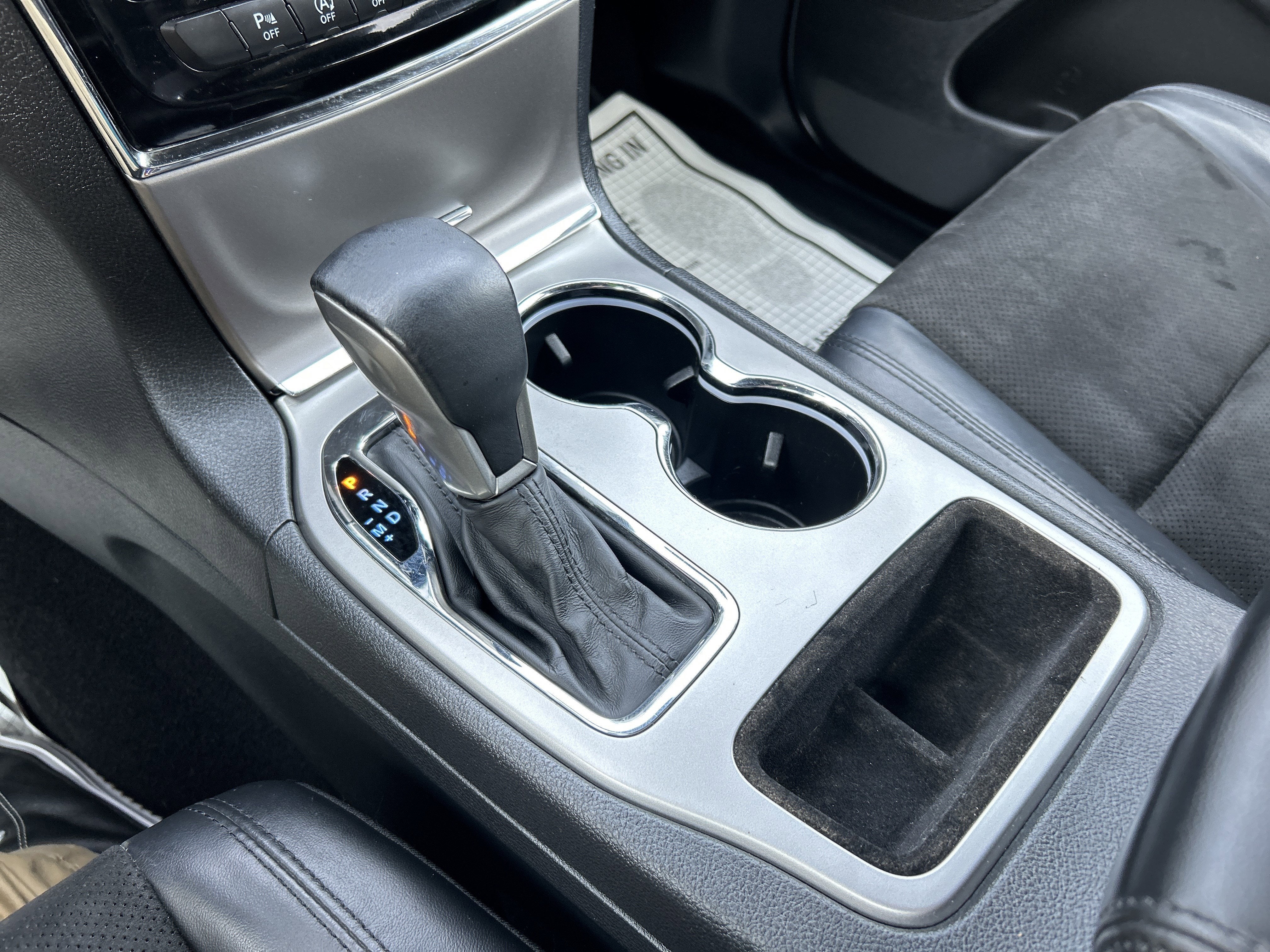 2019 Jeep GRAND CHEROKEE LAREDO E