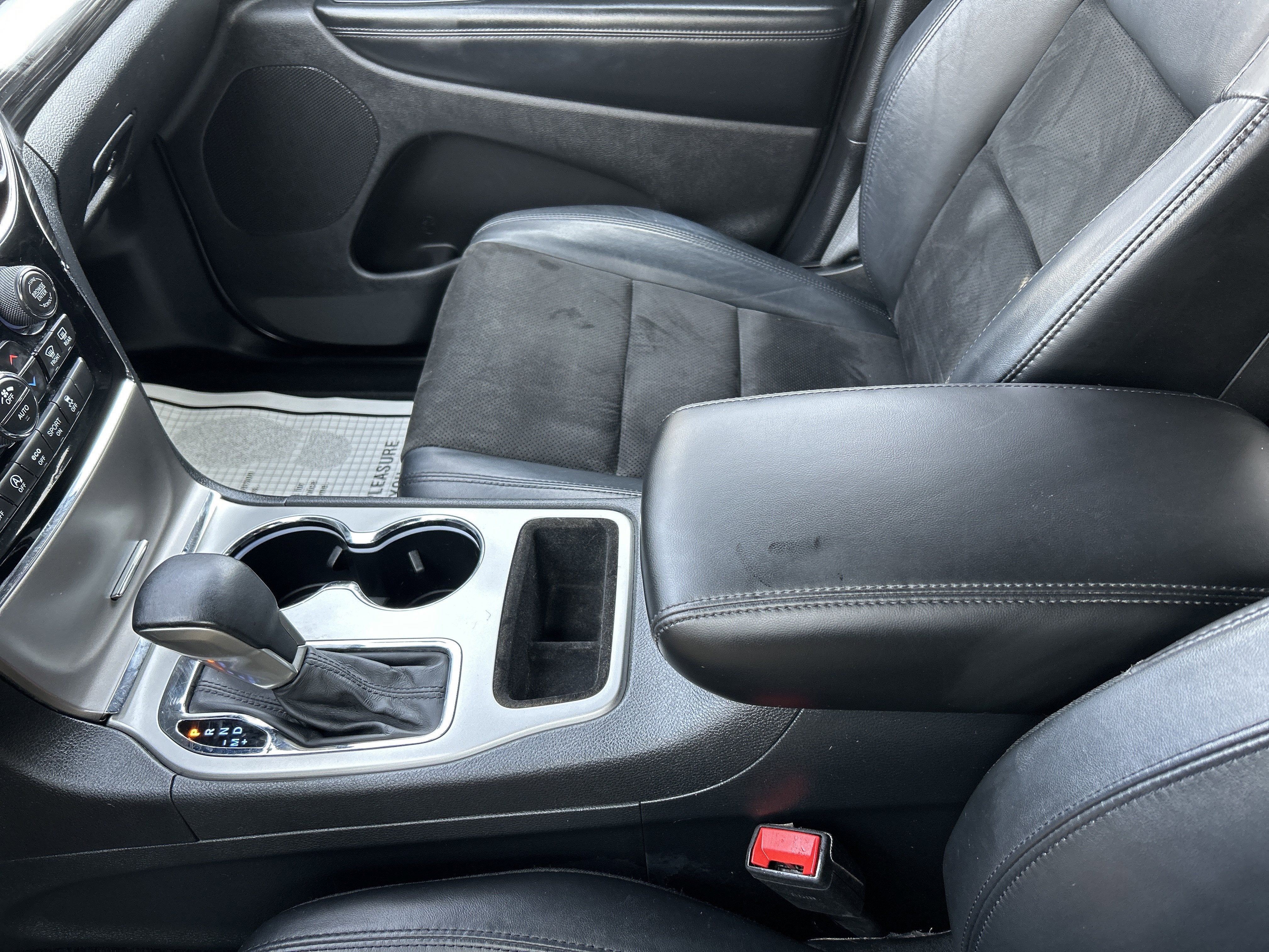 2019 Jeep GRAND CHEROKEE LAREDO E