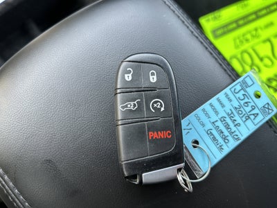 2019 Jeep GRAND CHEROKEE LAREDO E