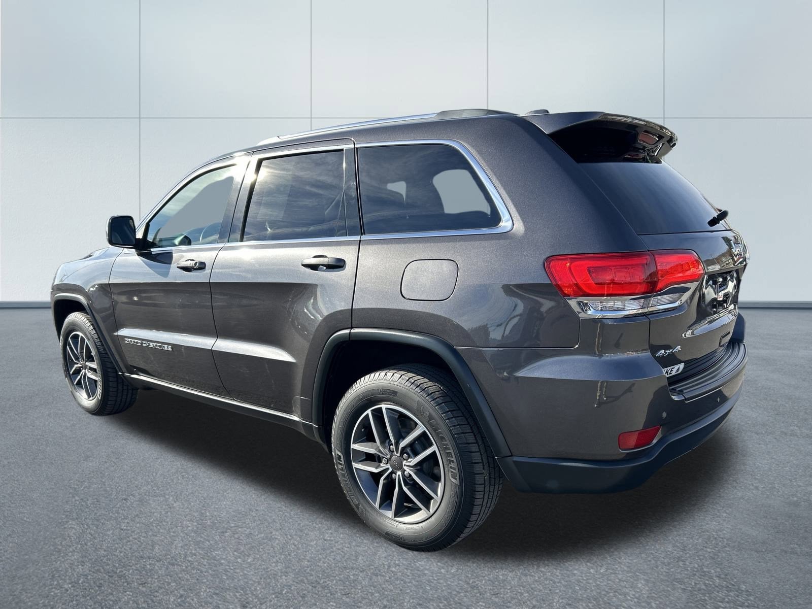 2019 Jeep GRAND CHEROKEE LAREDO E