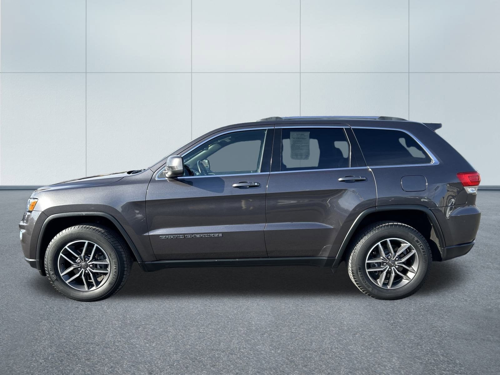 2019 Jeep GRAND CHEROKEE LAREDO E
