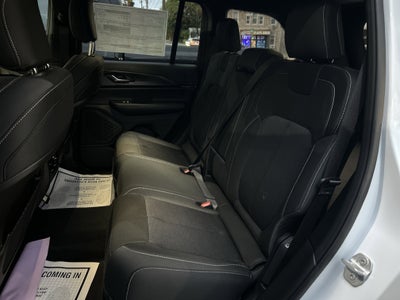 2025 Jeep Grand Cherokee Base