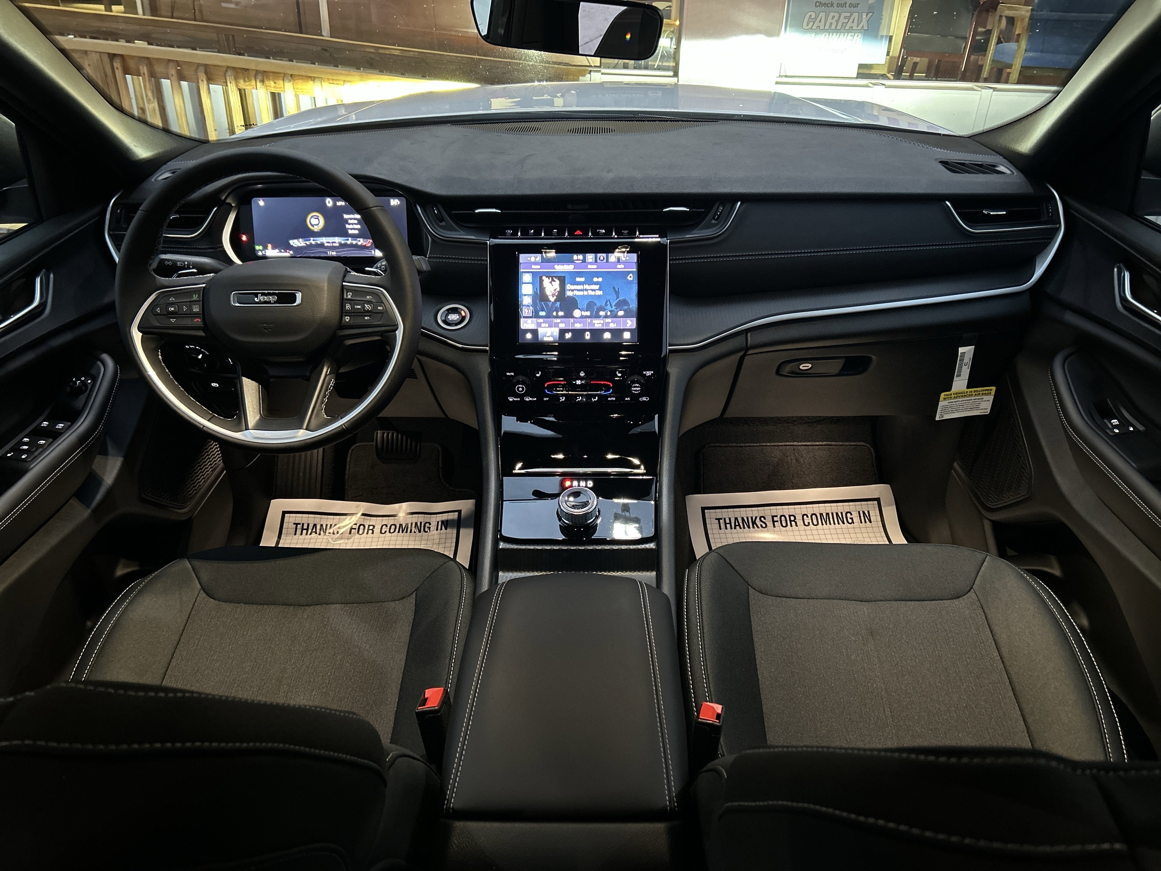 2025 Jeep Grand Cherokee Base