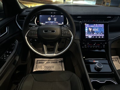 2025 Jeep Grand Cherokee Base