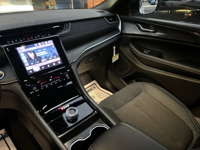 2025 Jeep Grand Cherokee Base