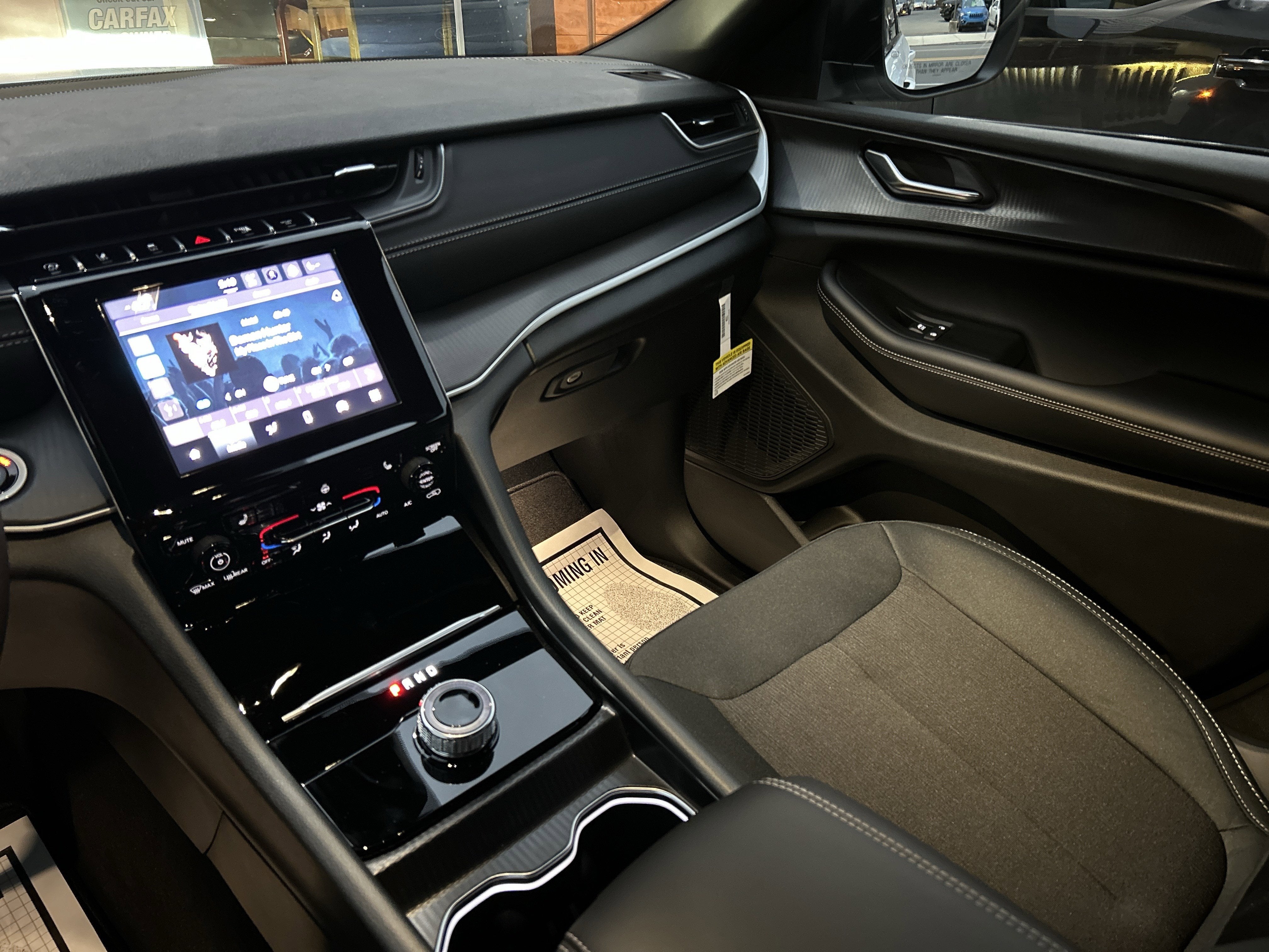 2025 Jeep Grand Cherokee Base