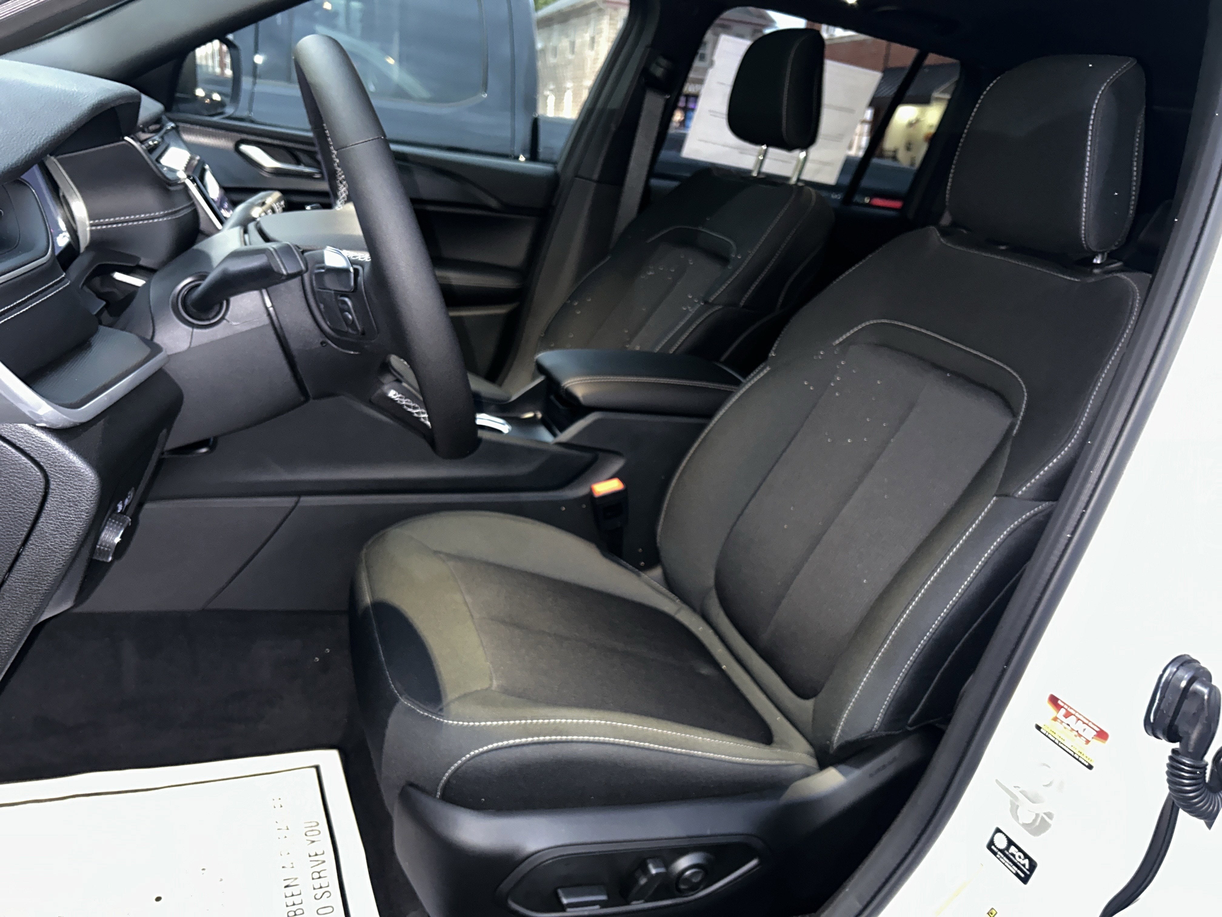 2025 Jeep Grand Cherokee Base