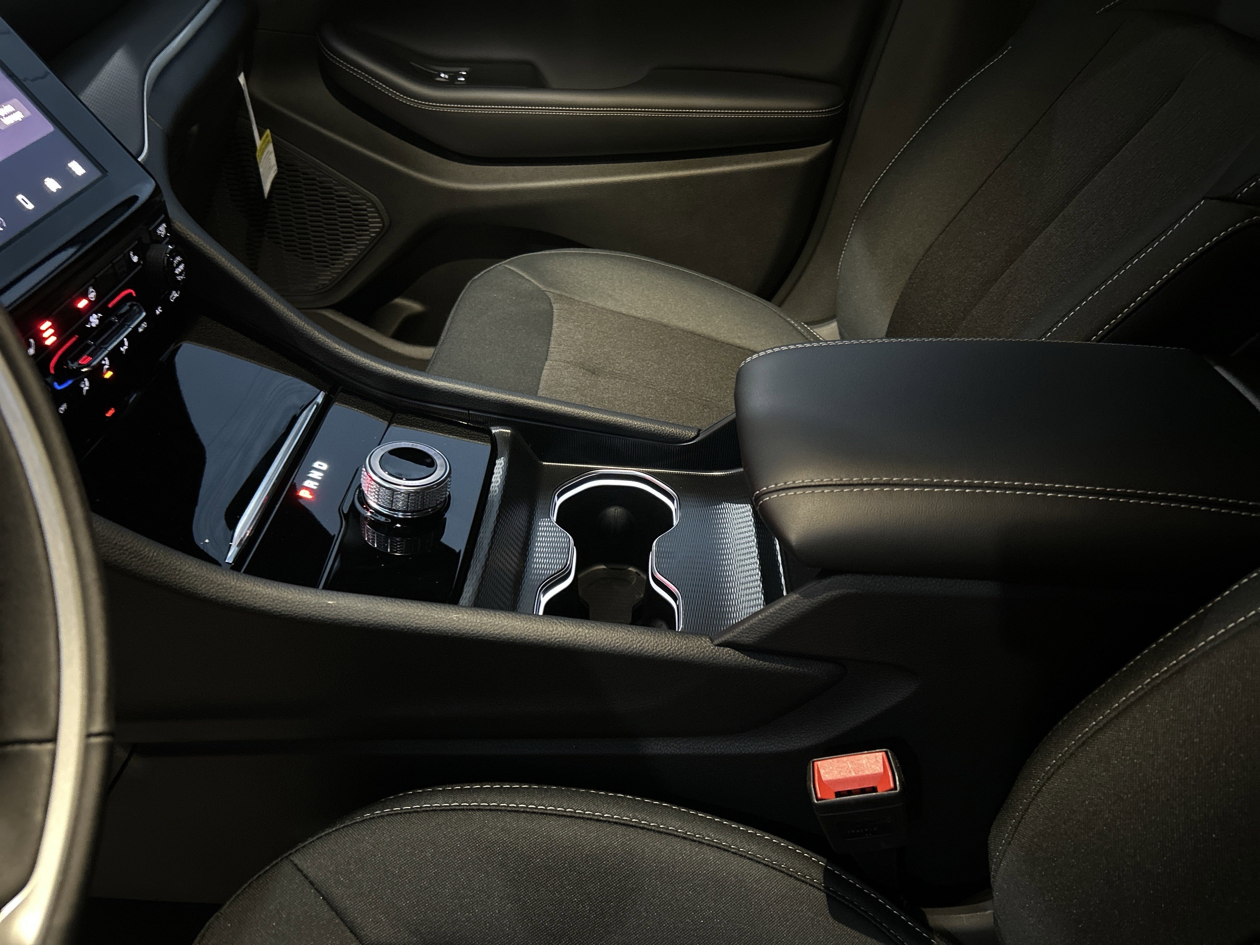 2025 Jeep Grand Cherokee Base