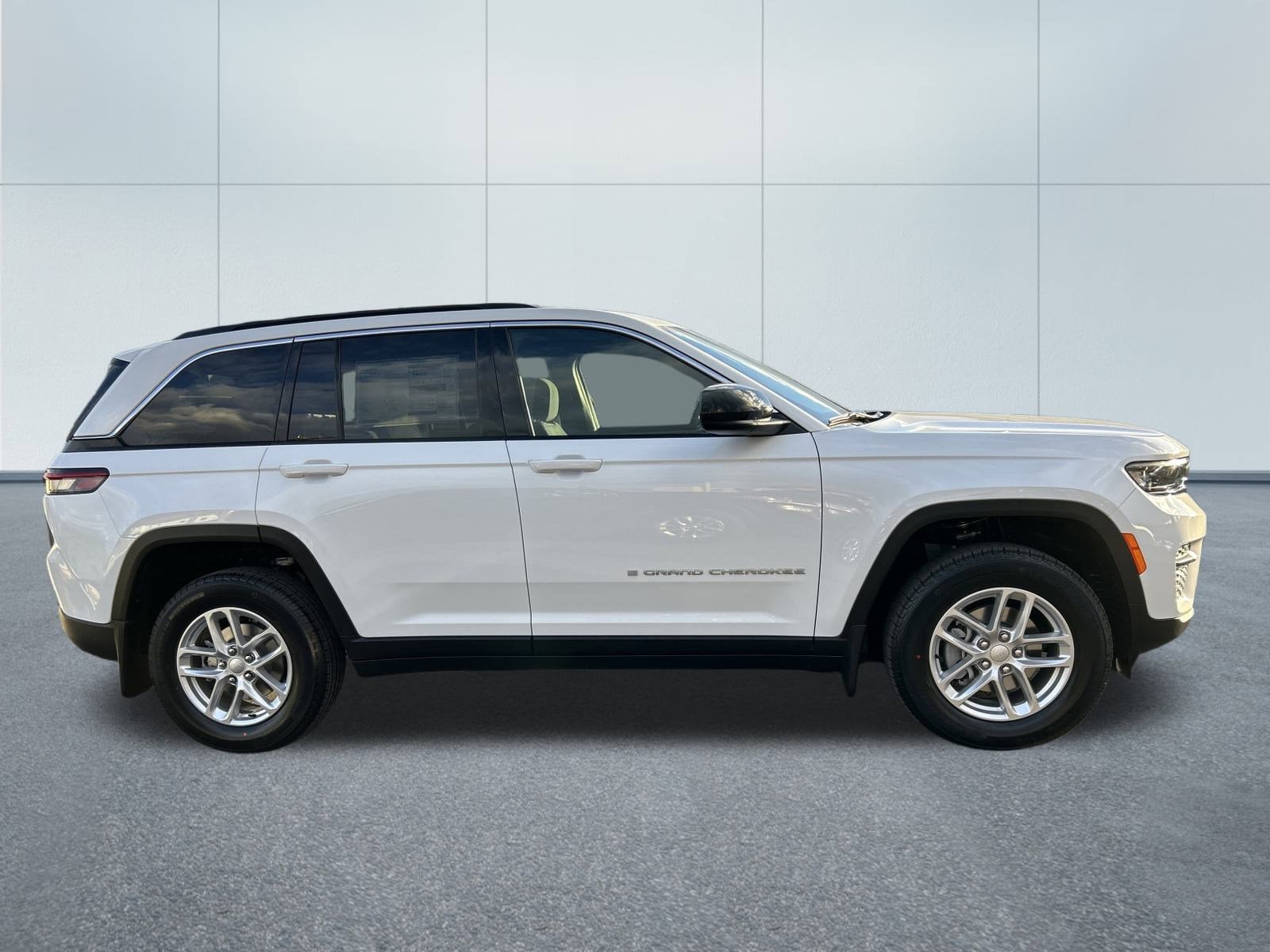 2025 Jeep Grand Cherokee Base