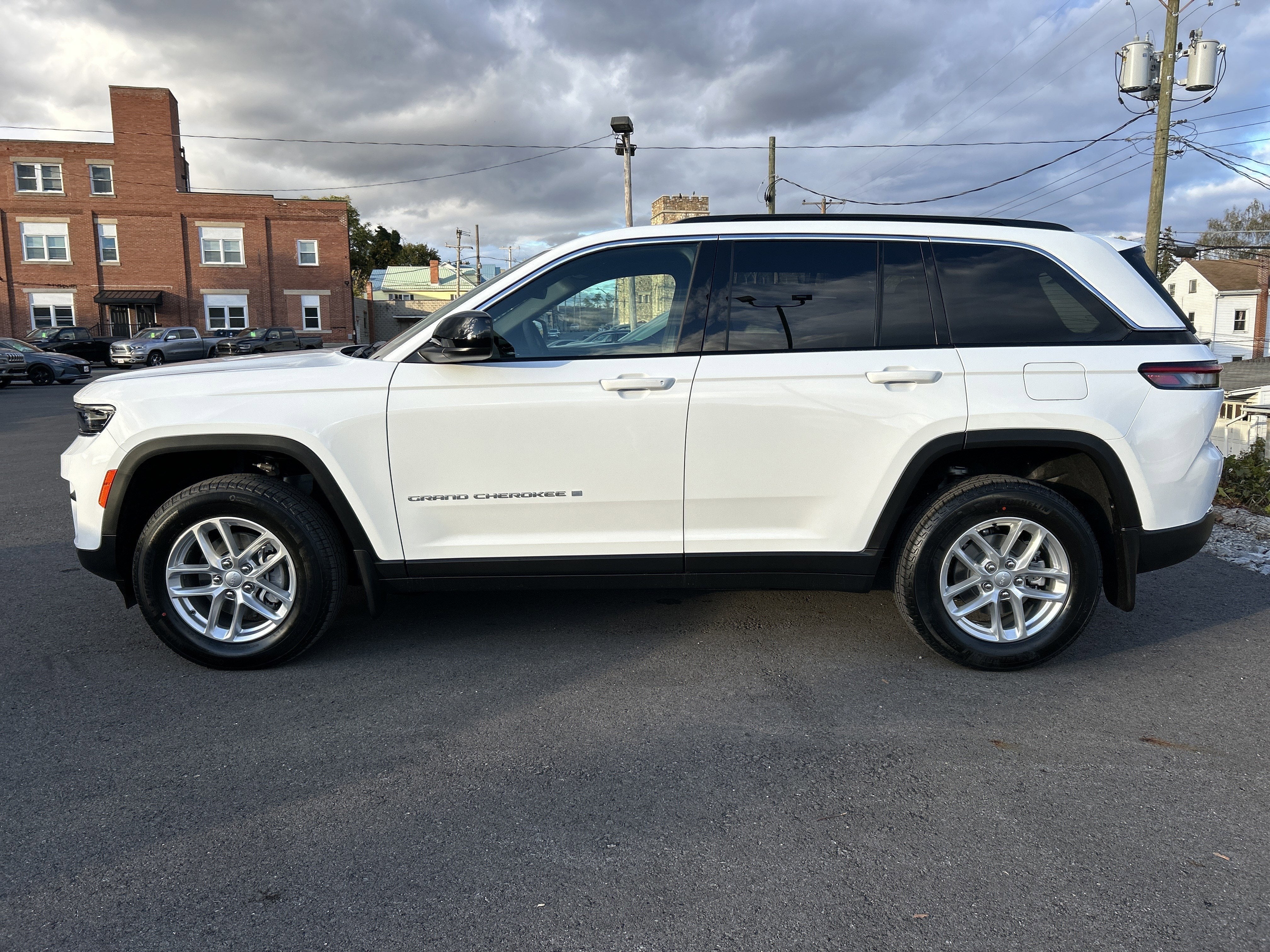 2025 Jeep Grand Cherokee Base