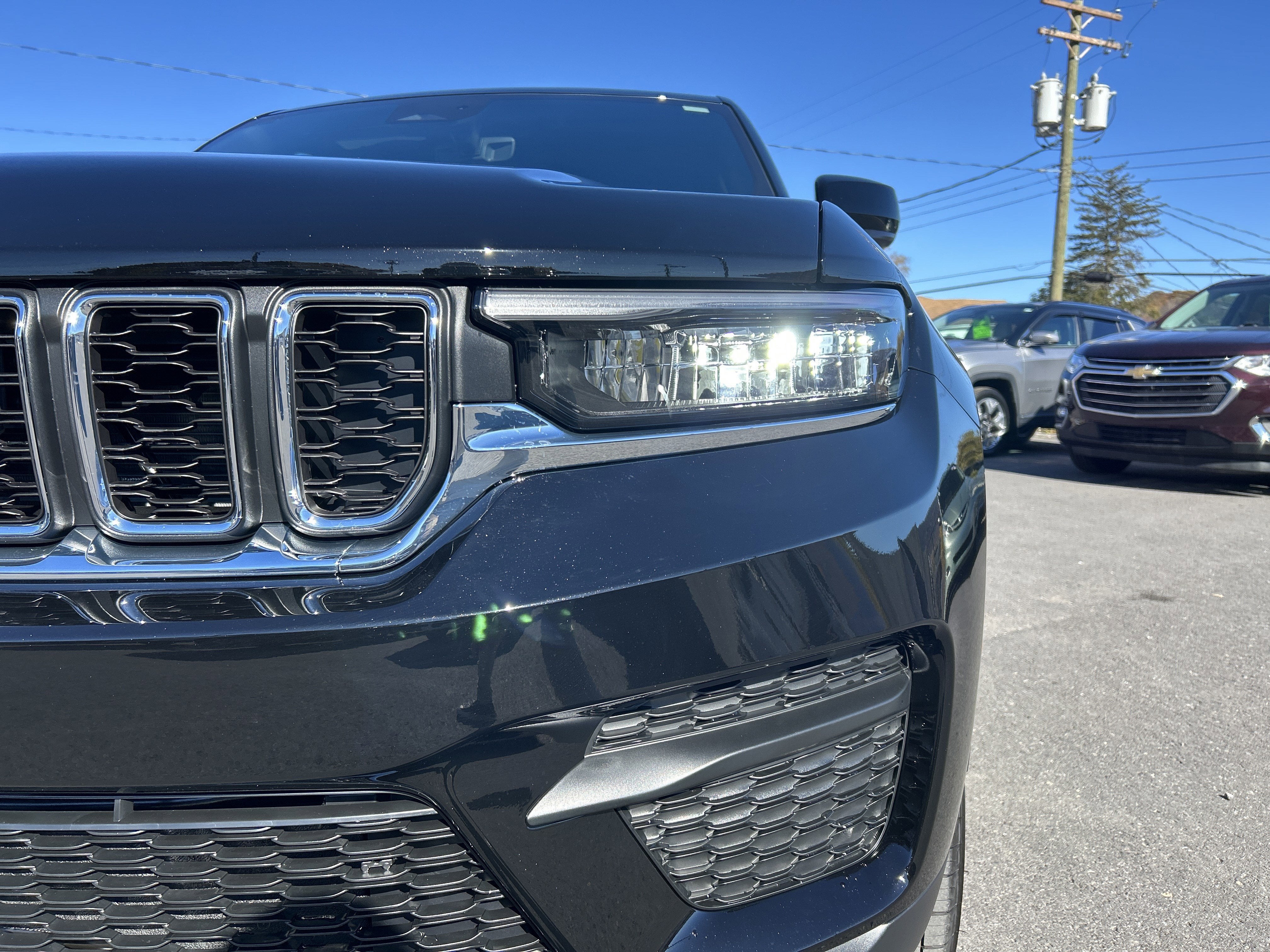 2025 Jeep Grand Cherokee Base