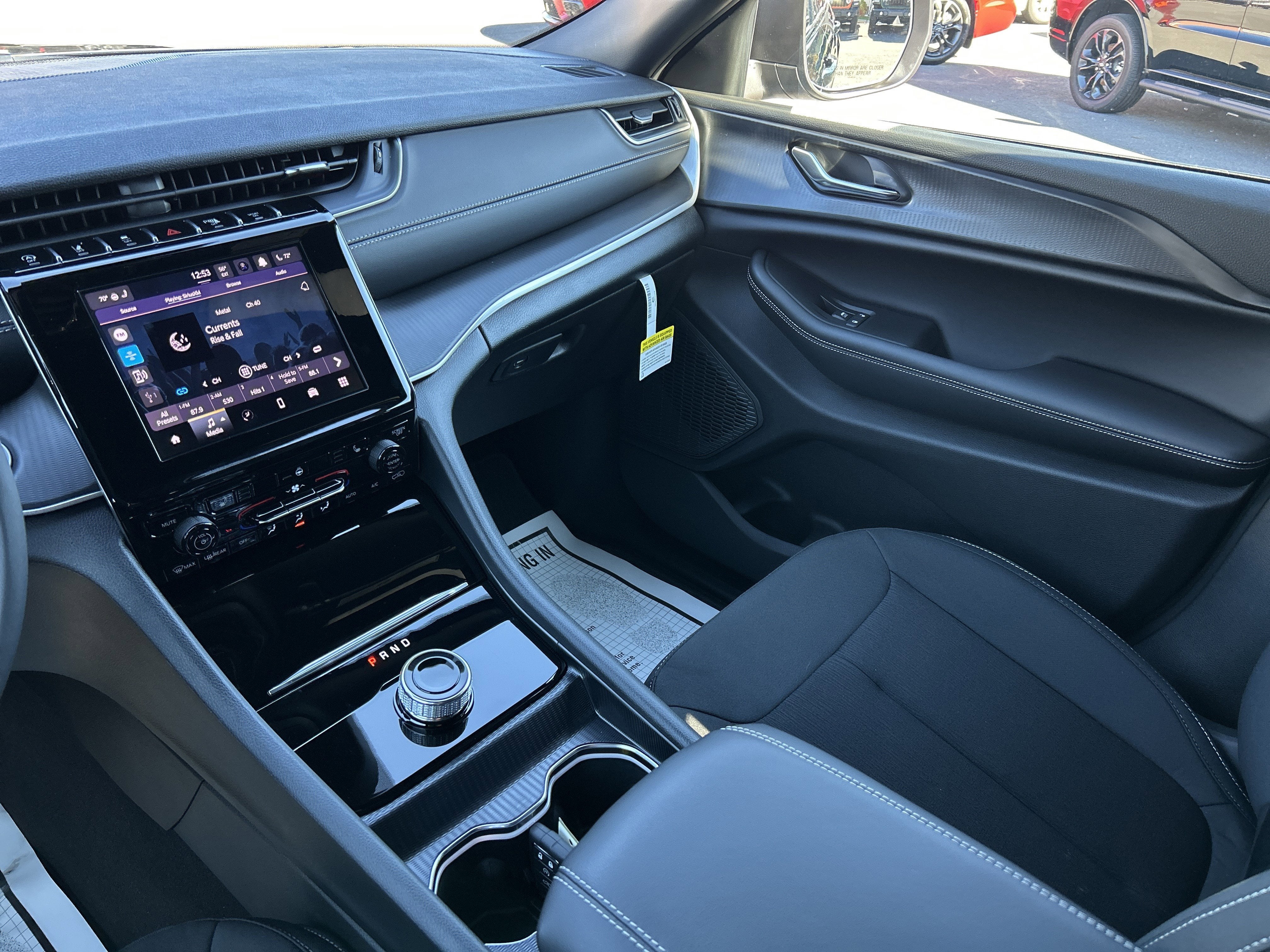 2025 Jeep Grand Cherokee Base