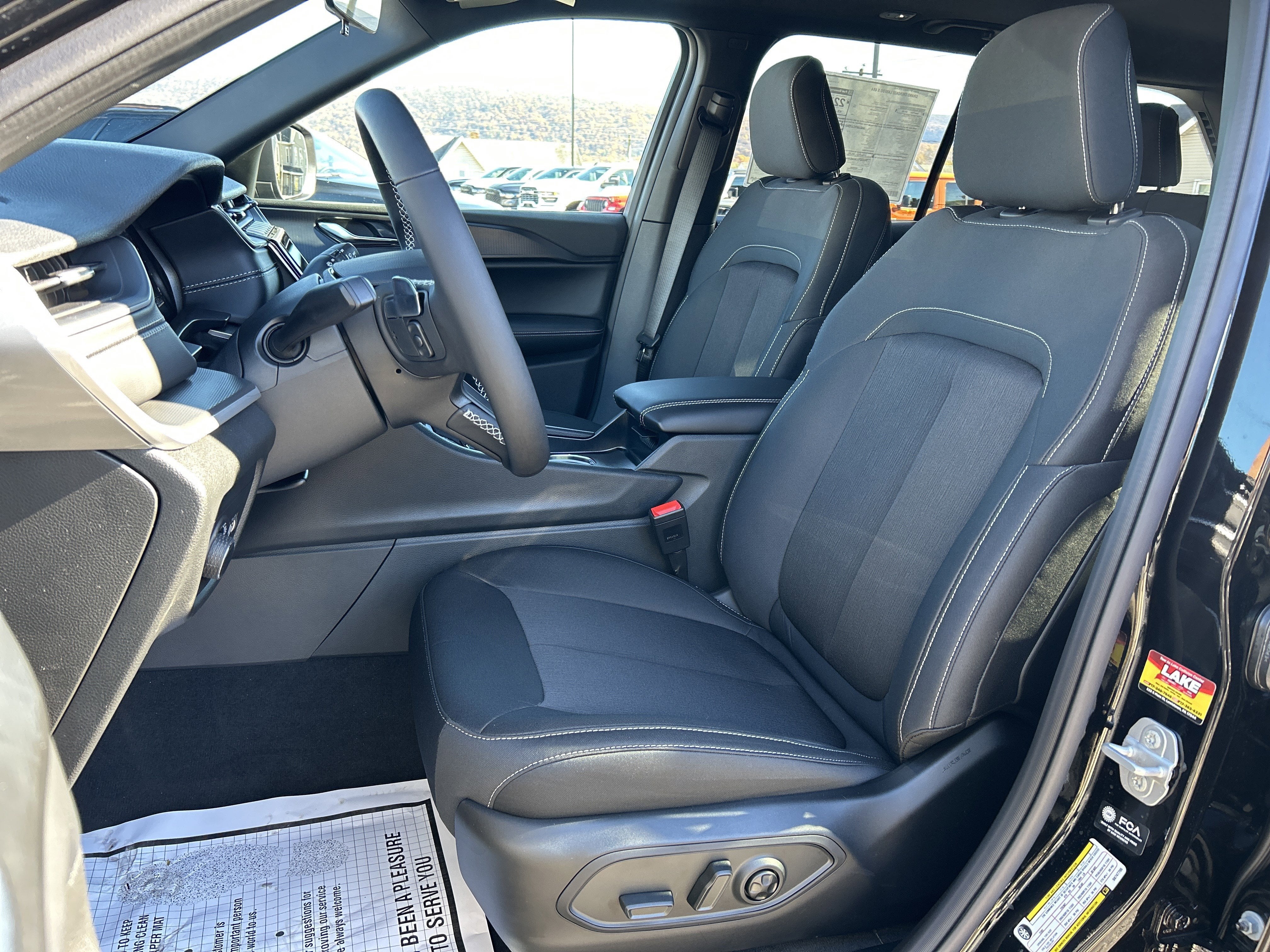 2025 Jeep Grand Cherokee Base