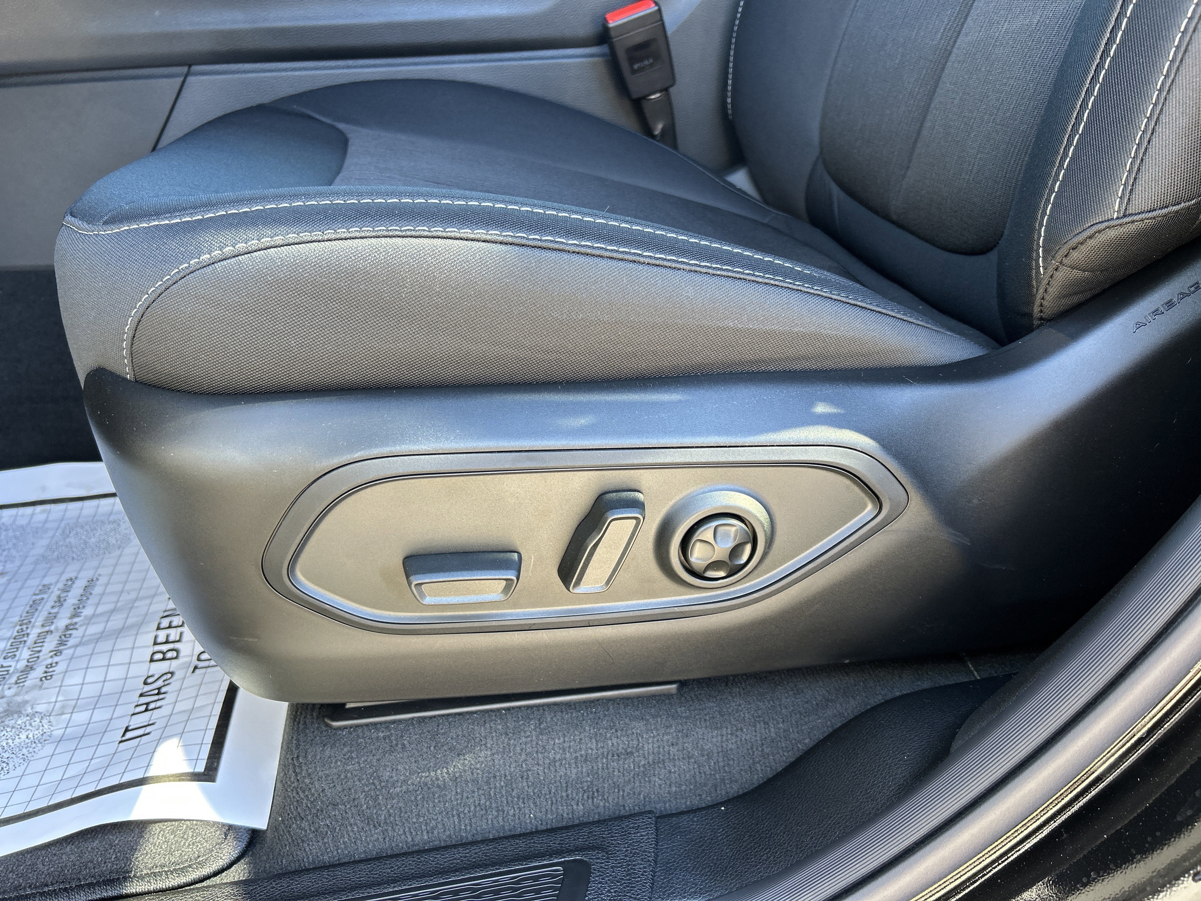 2025 Jeep Grand Cherokee Base