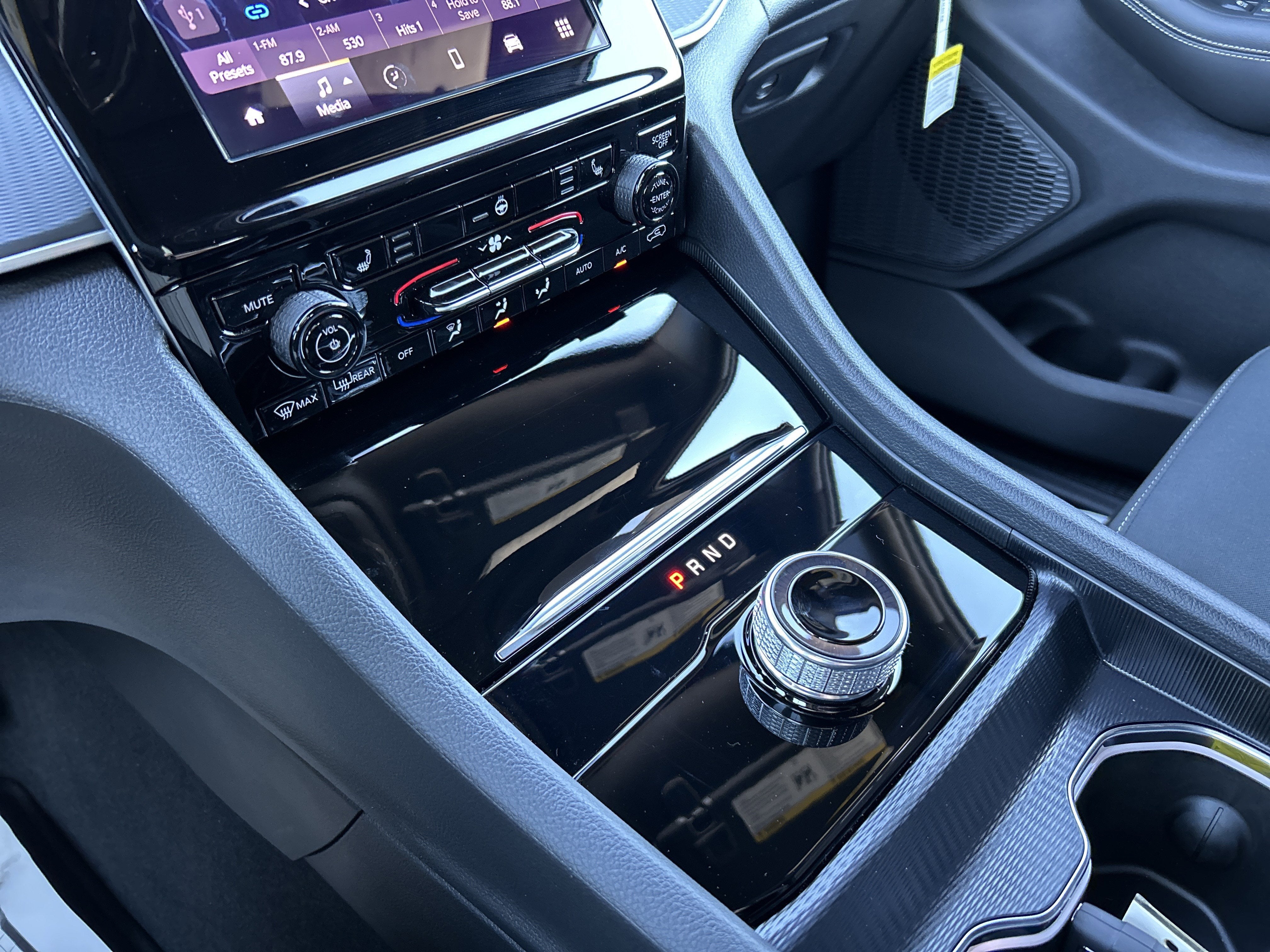 2025 Jeep Grand Cherokee Base