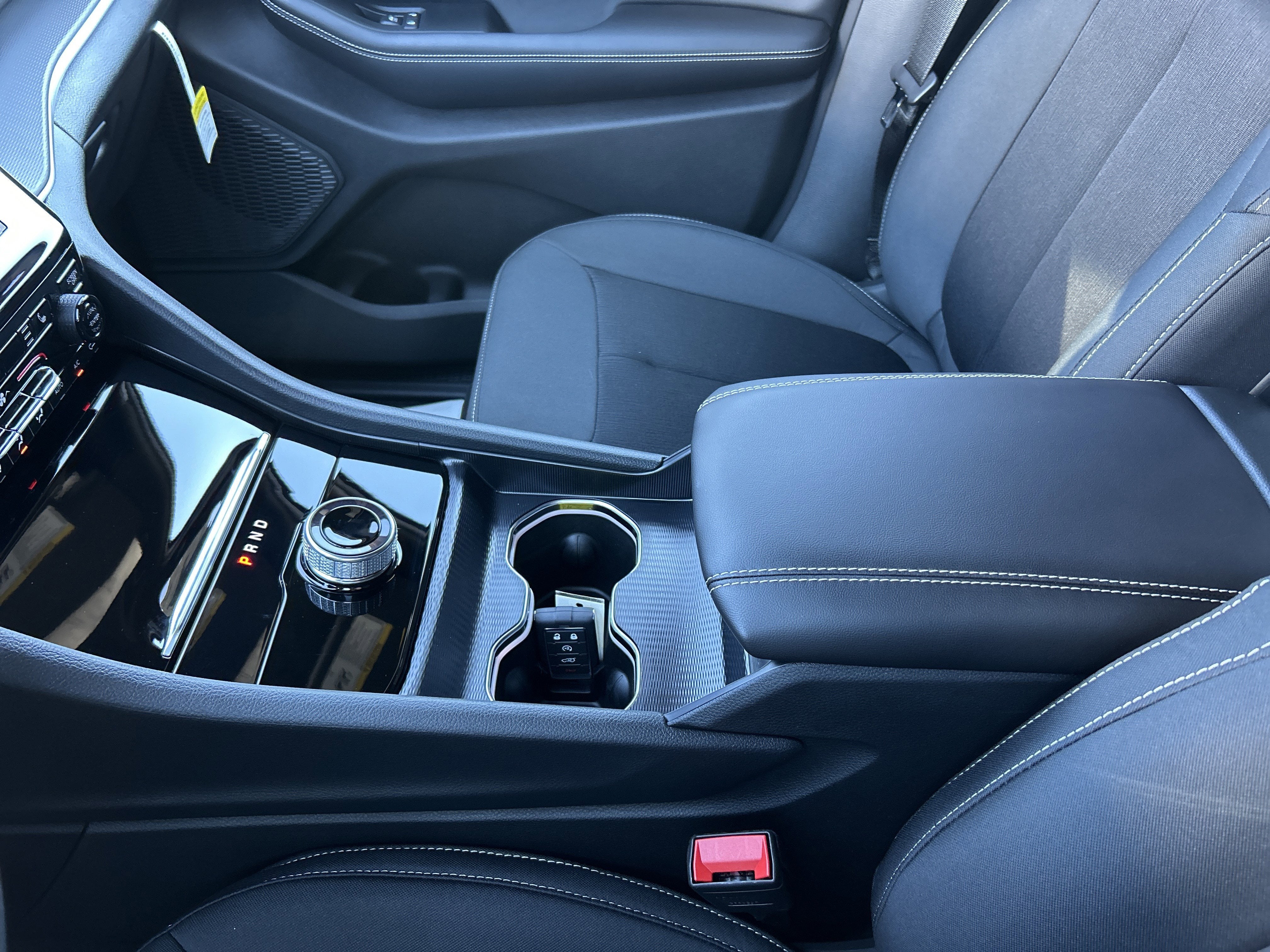 2025 Jeep Grand Cherokee Base