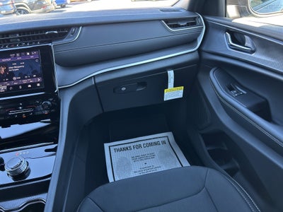 2025 Jeep Grand Cherokee Base