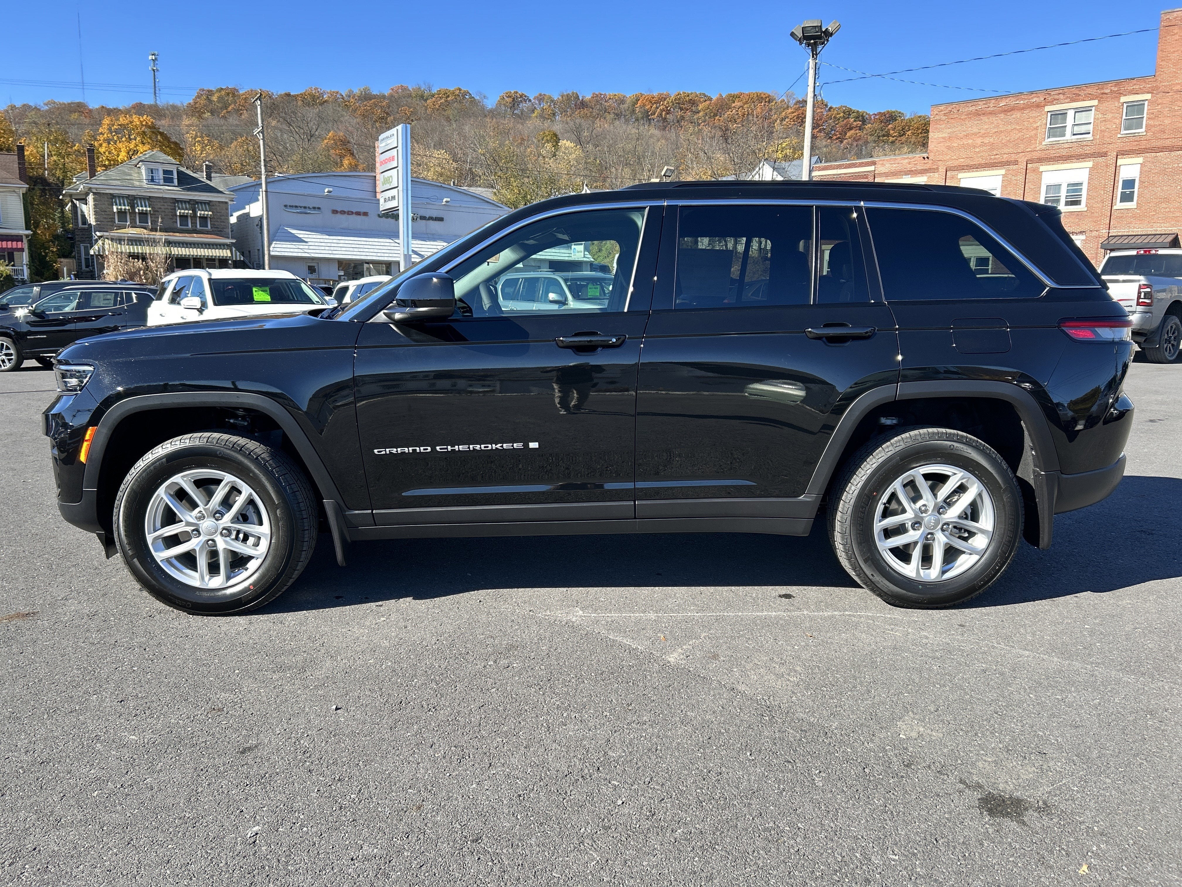 2025 Jeep Grand Cherokee Base