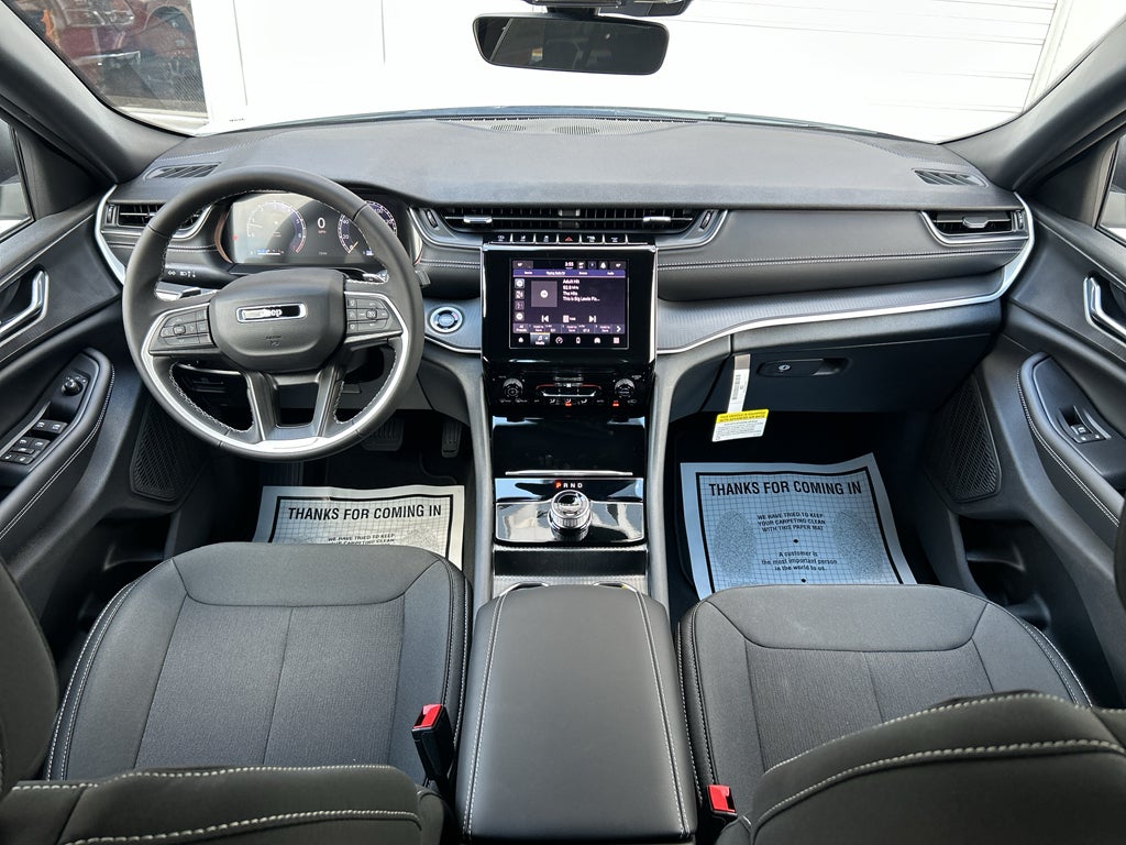2026 Jeep Grand Cherokee Laredo