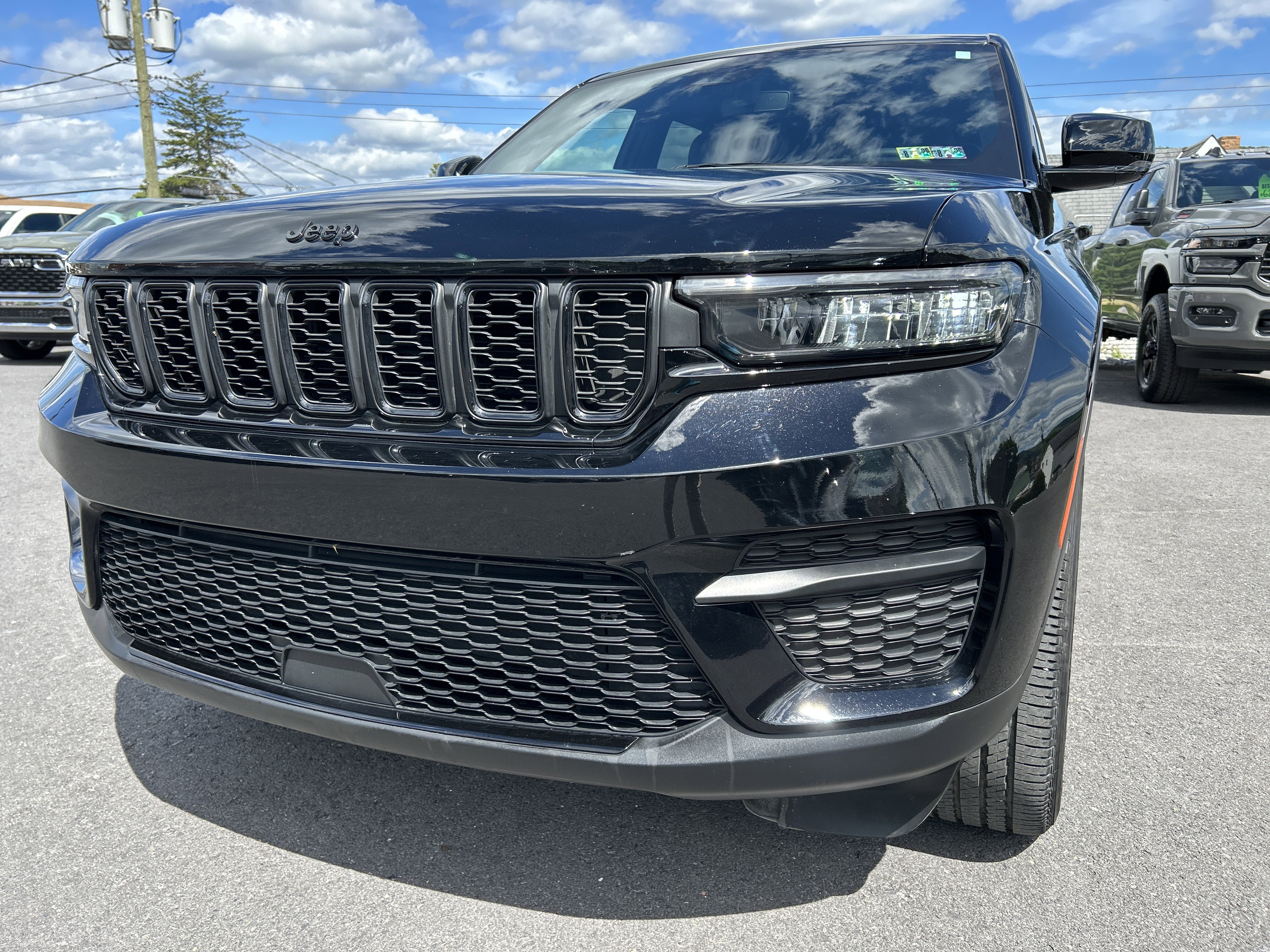 2023 Jeep GRAND CHEROKEE ALTITUDE