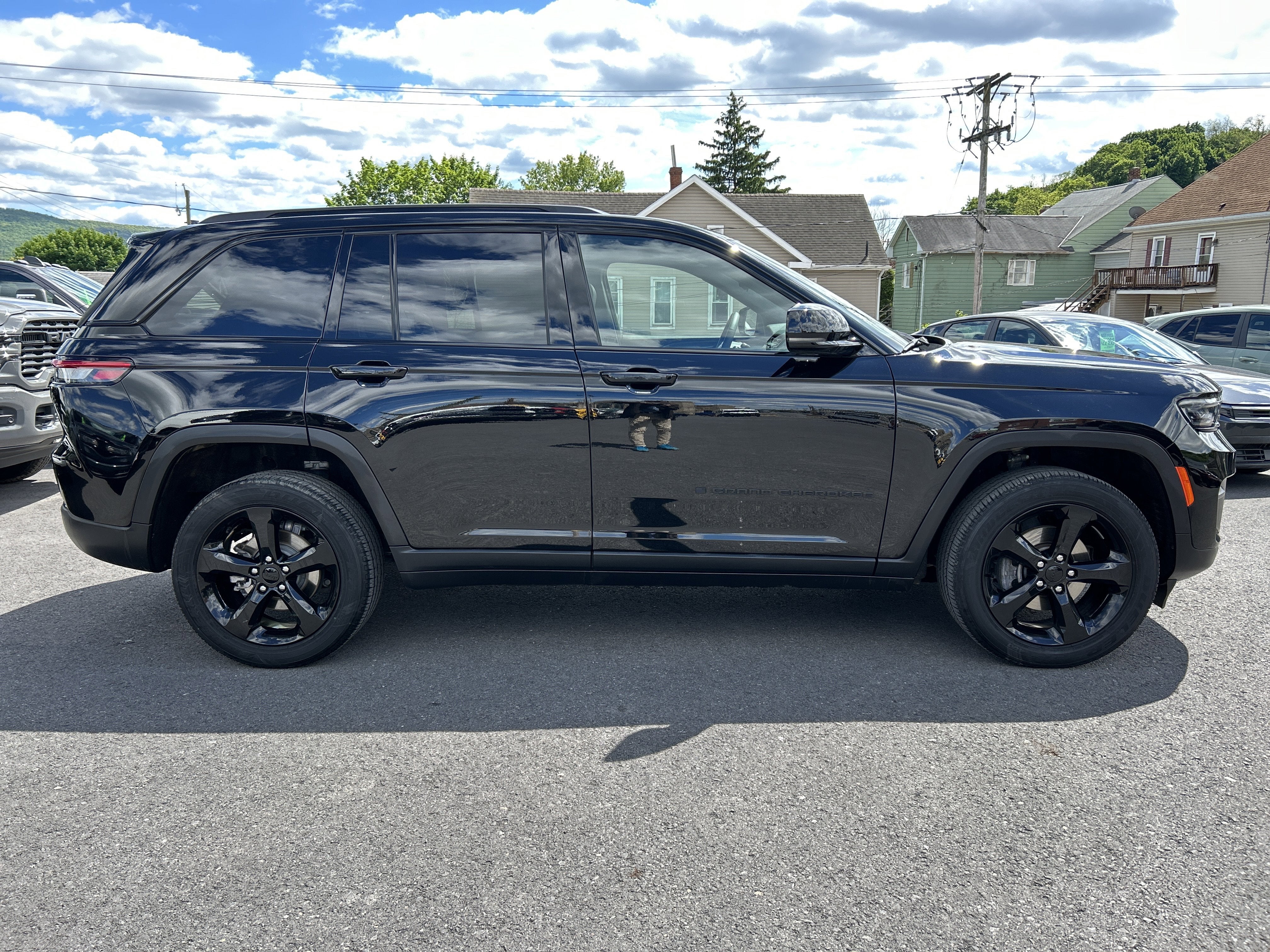 2023 Jeep GRAND CHEROKEE ALTITUDE