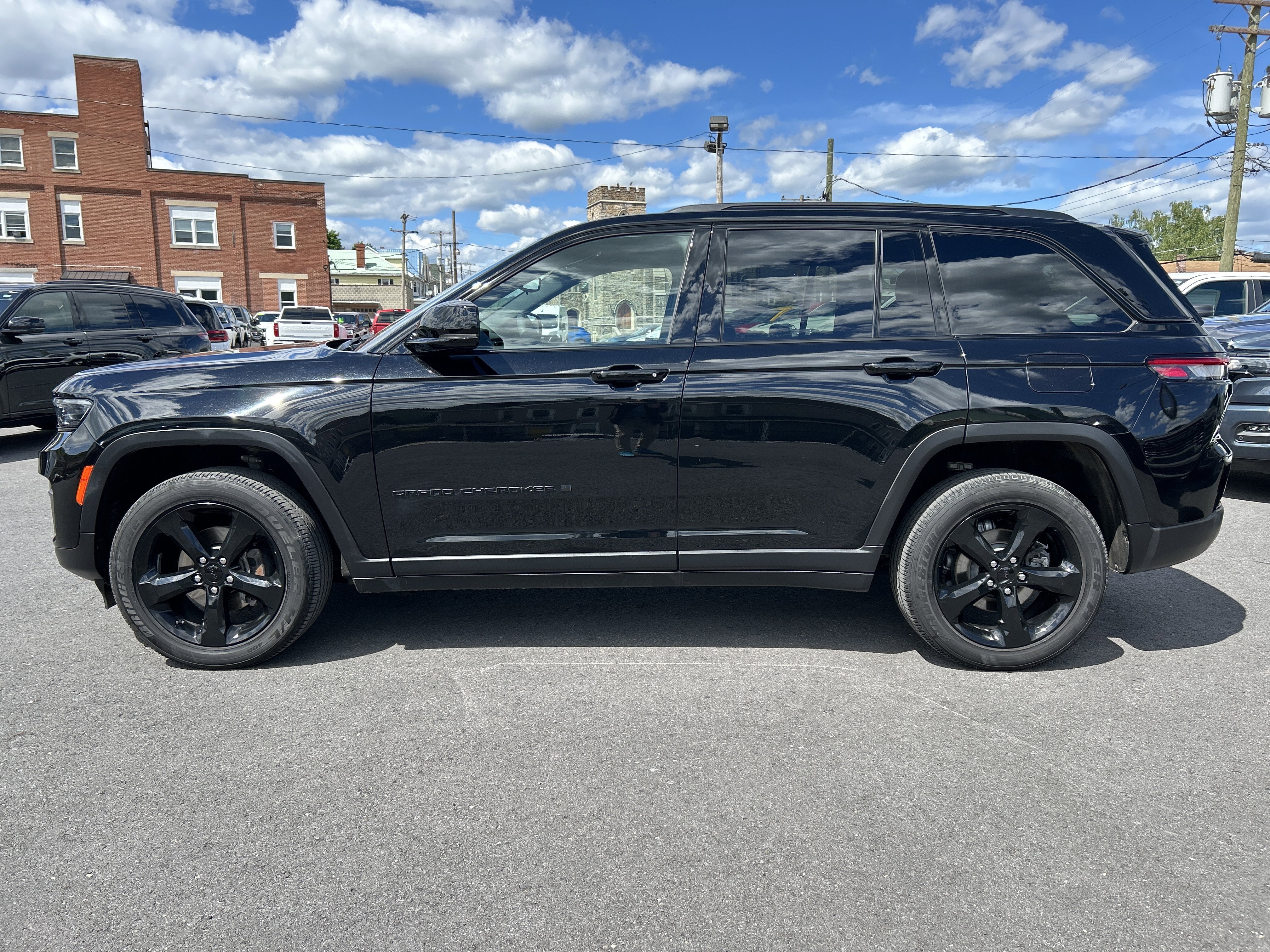 2023 Jeep GRAND CHEROKEE ALTITUDE