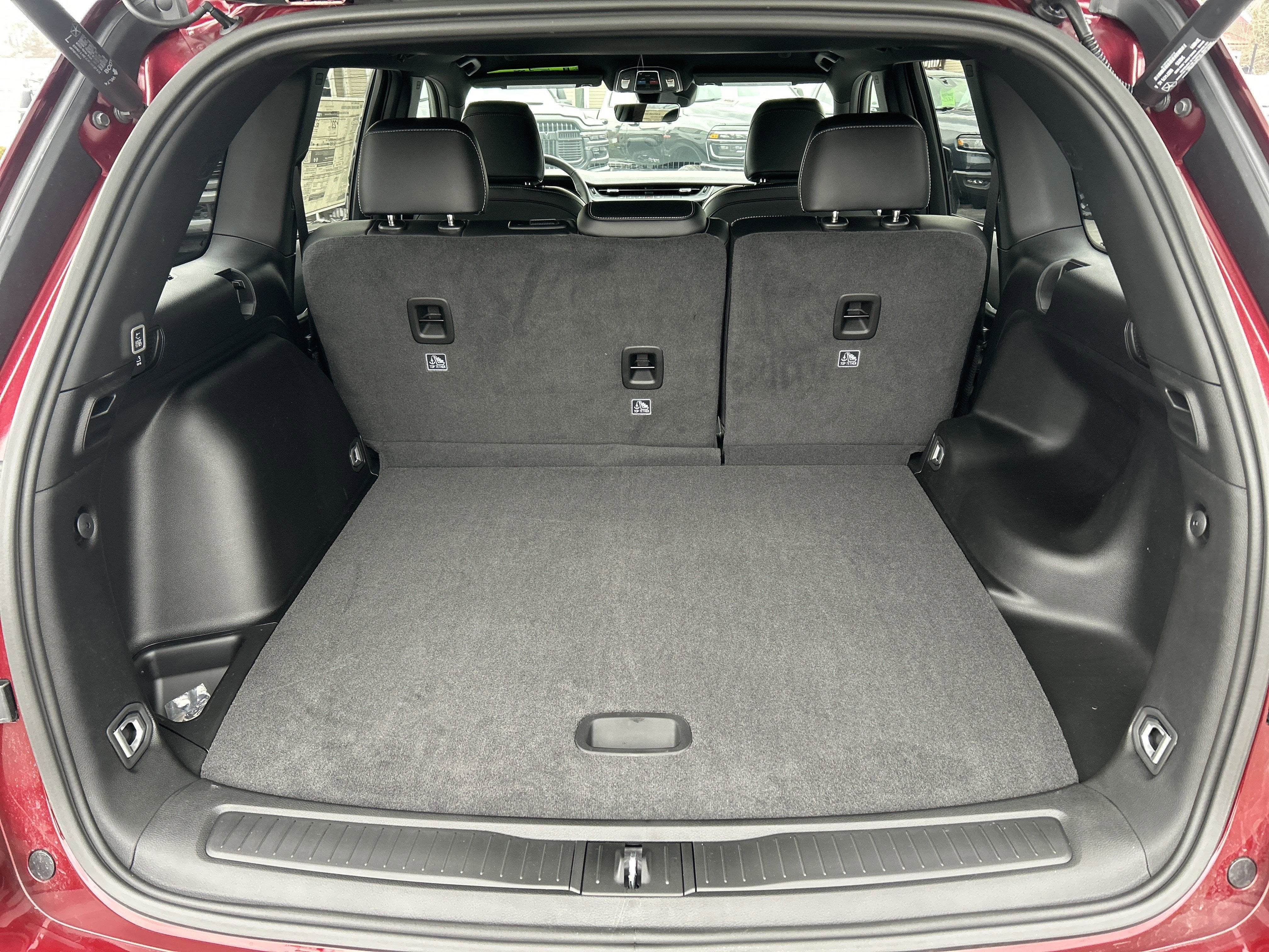 2026 Jeep Grand Cherokee Laredo Altitude