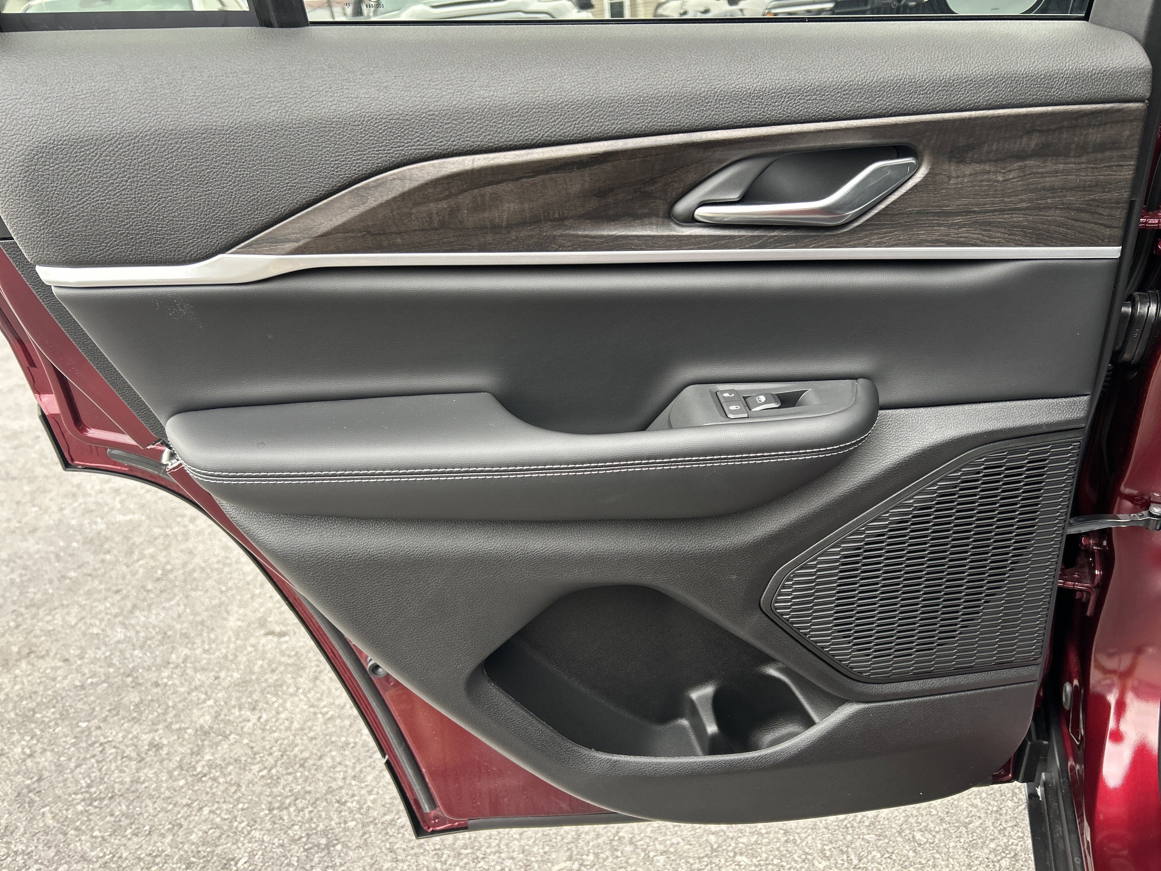 2026 Jeep Grand Cherokee Laredo Altitude