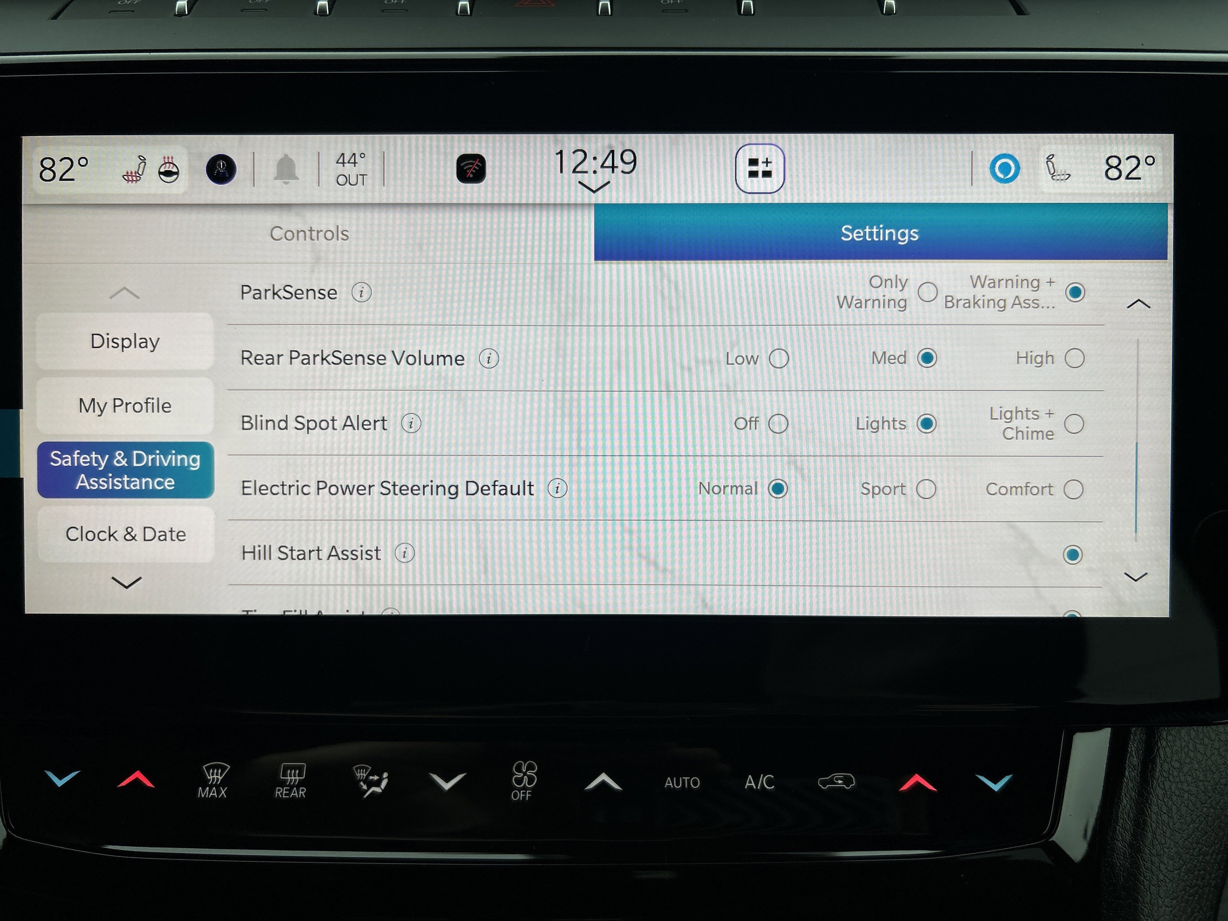 2026 Jeep Grand Cherokee Laredo Altitude