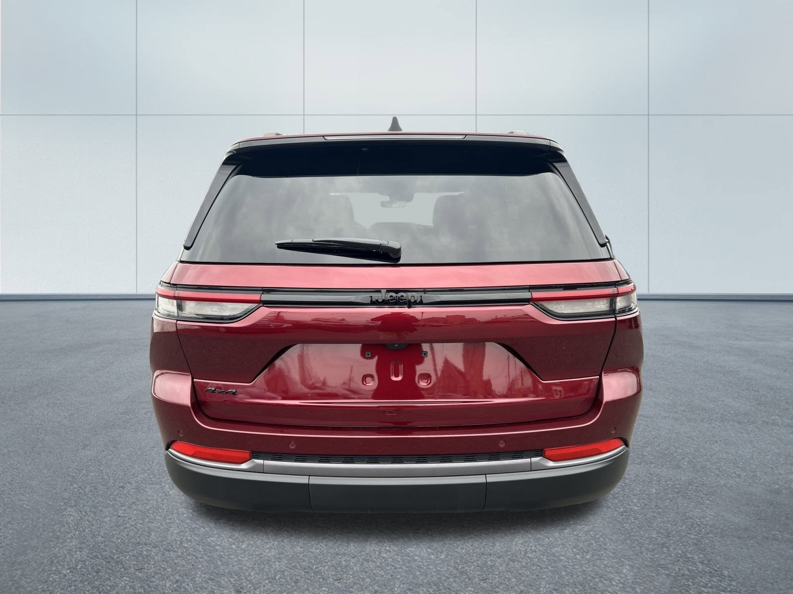 2026 Jeep Grand Cherokee Laredo Altitude