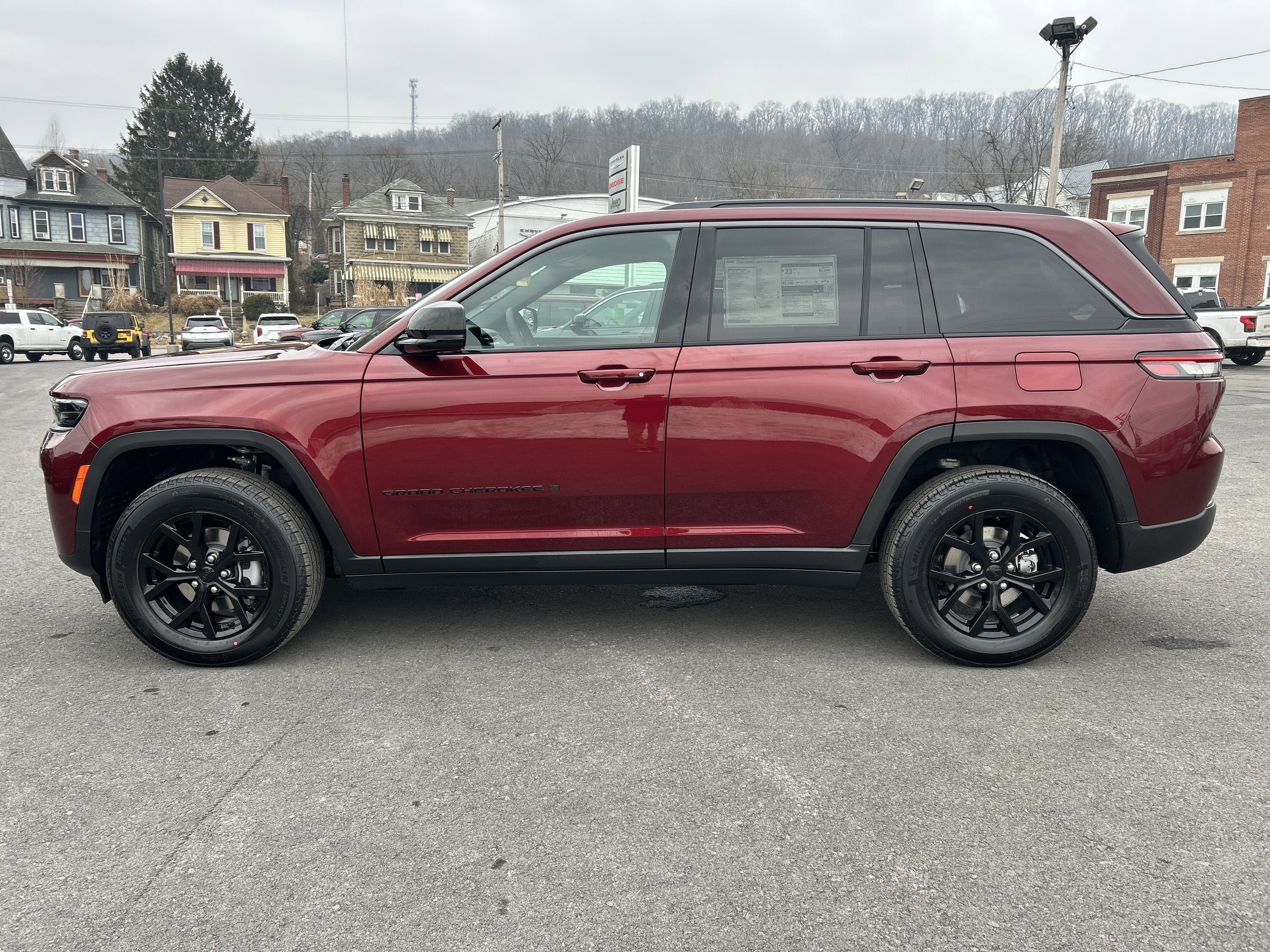 2026 Jeep Grand Cherokee Laredo Altitude