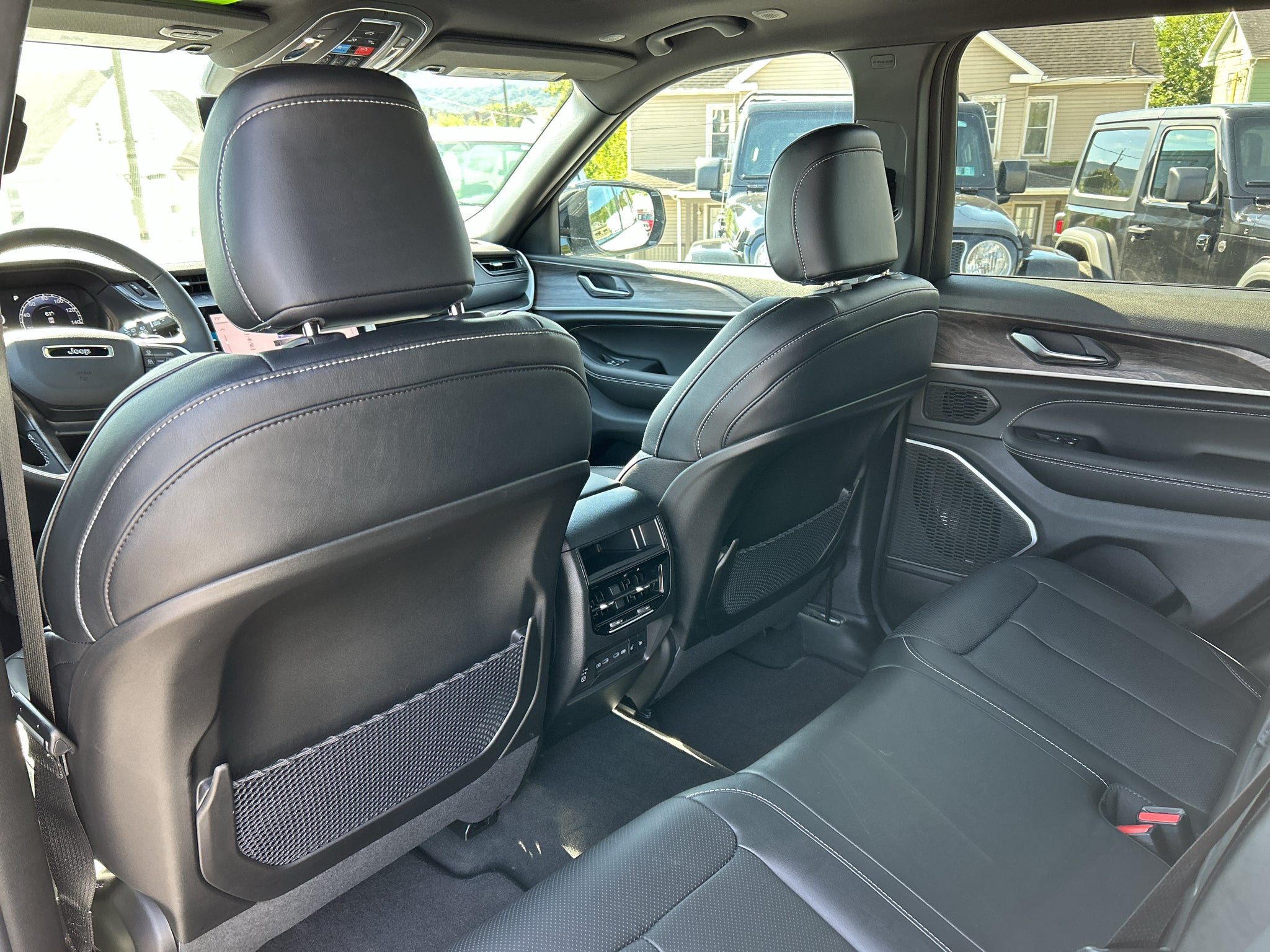 2027 Jeep Grand Cherokee Limited Reserve