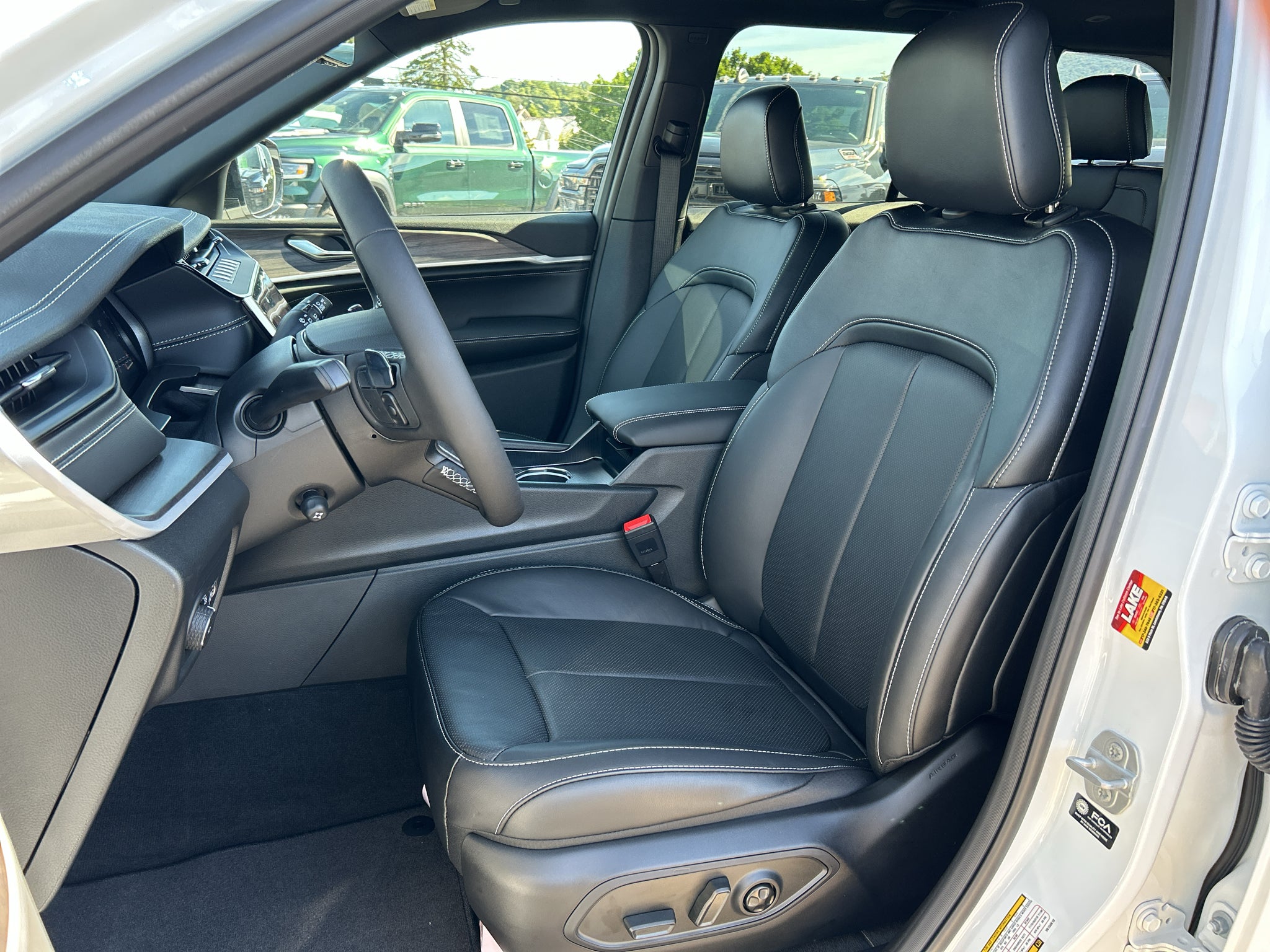 2027 Jeep Grand Cherokee Limited Reserve