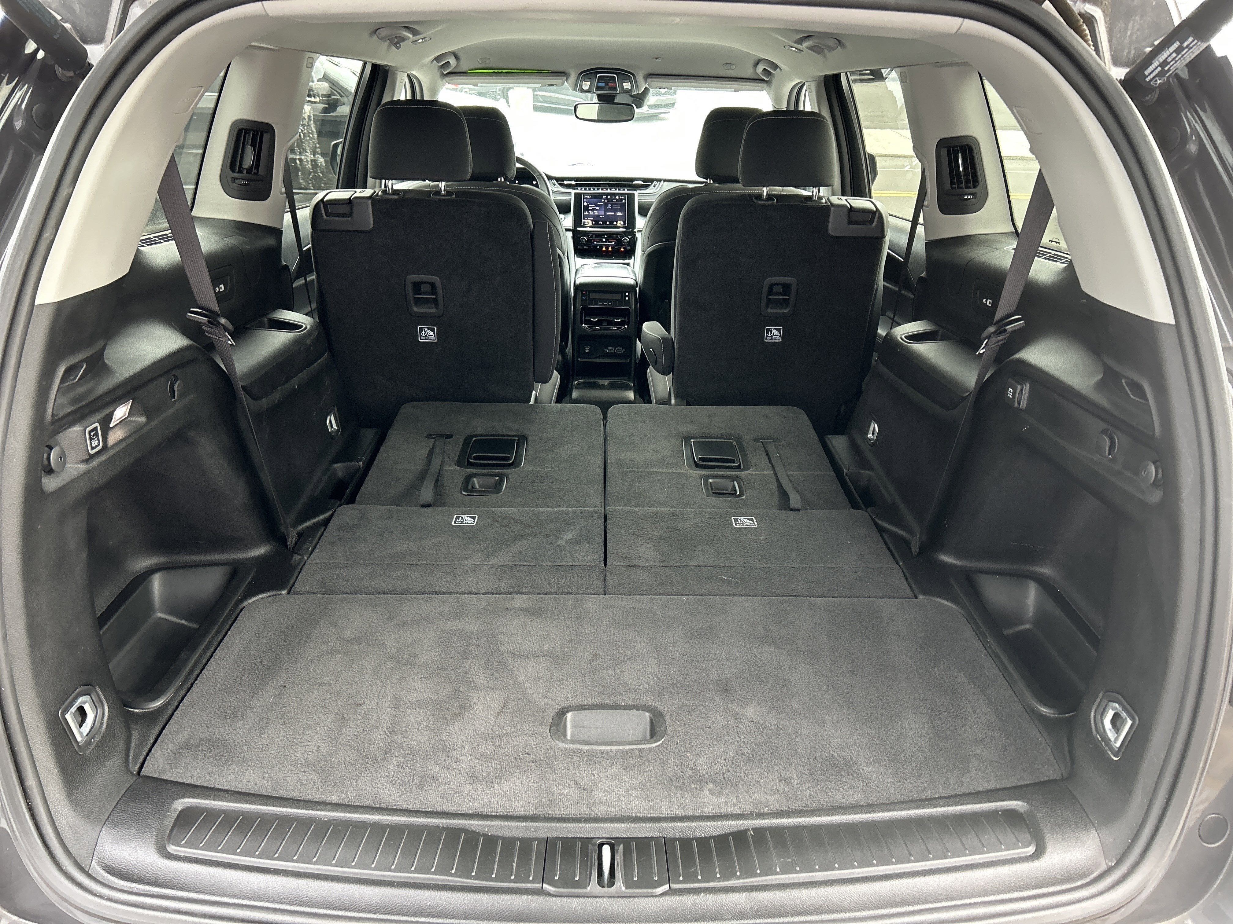 2022 Jeep GRAND CHEROKEE L LAREDO