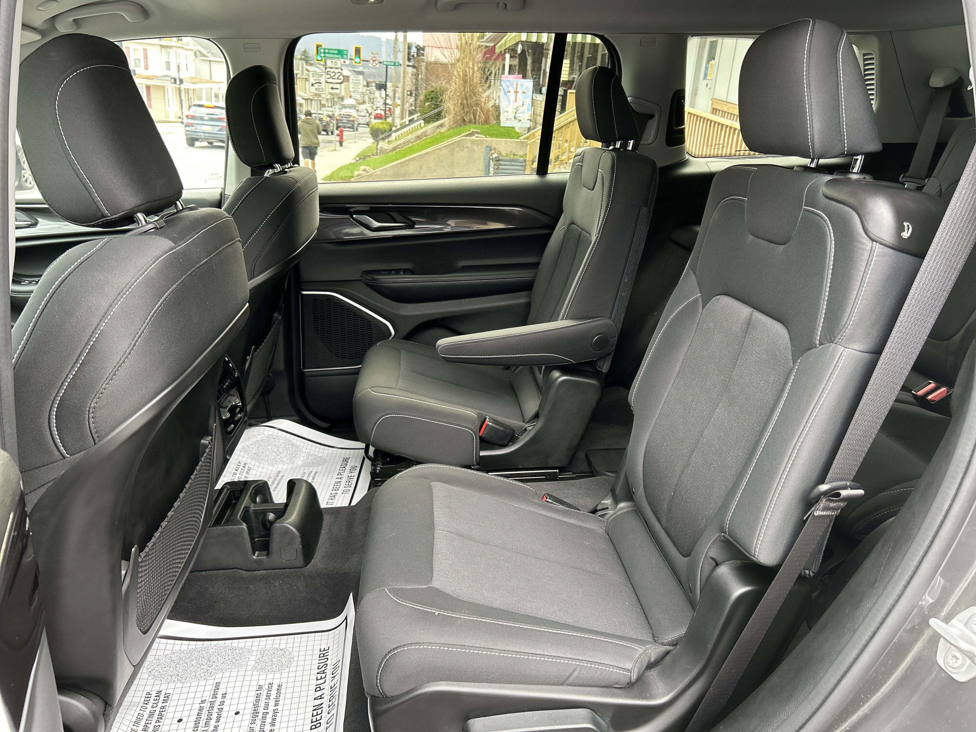 2022 Jeep GRAND CHEROKEE L LAREDO