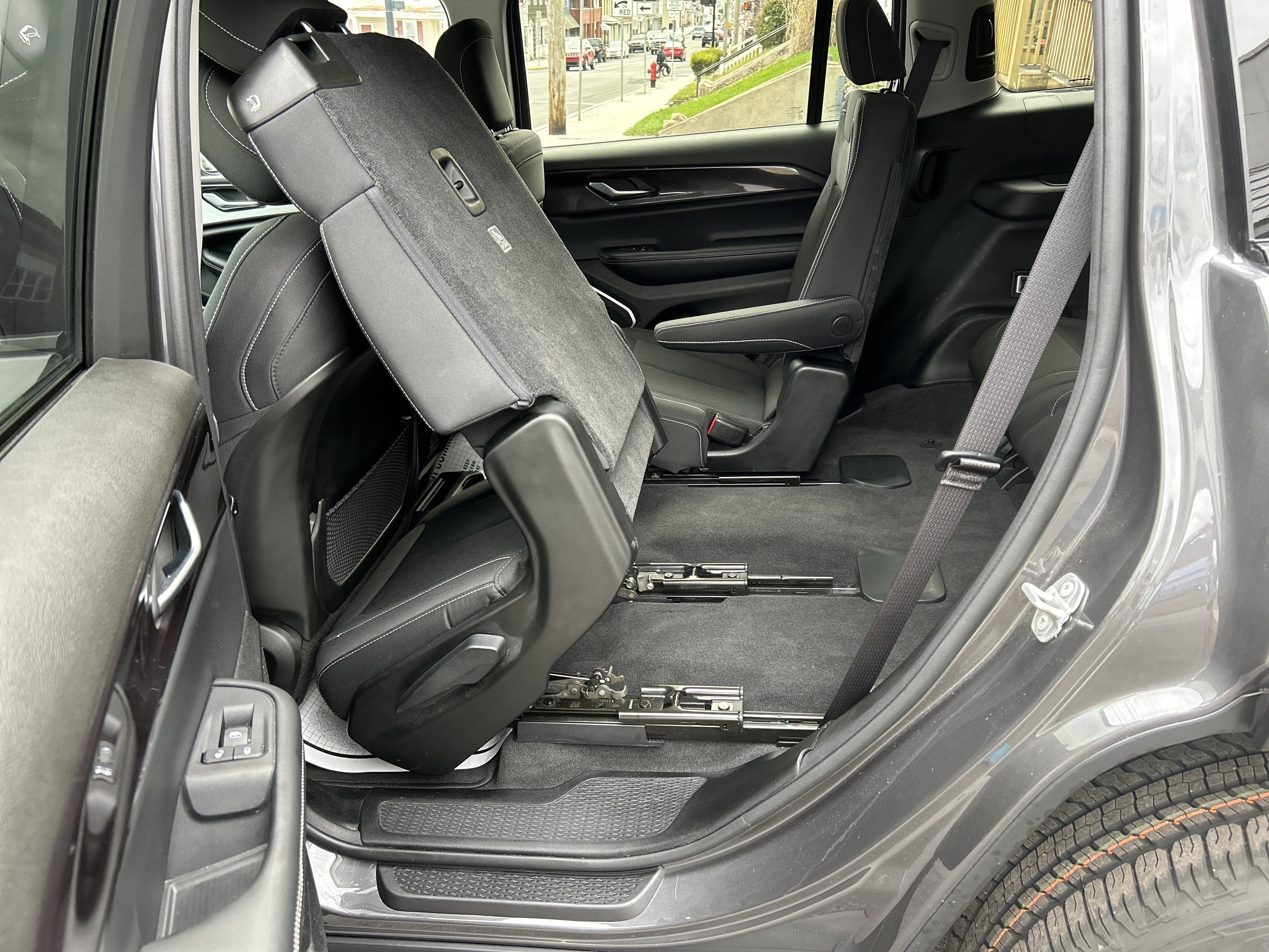 2022 Jeep GRAND CHEROKEE L LAREDO