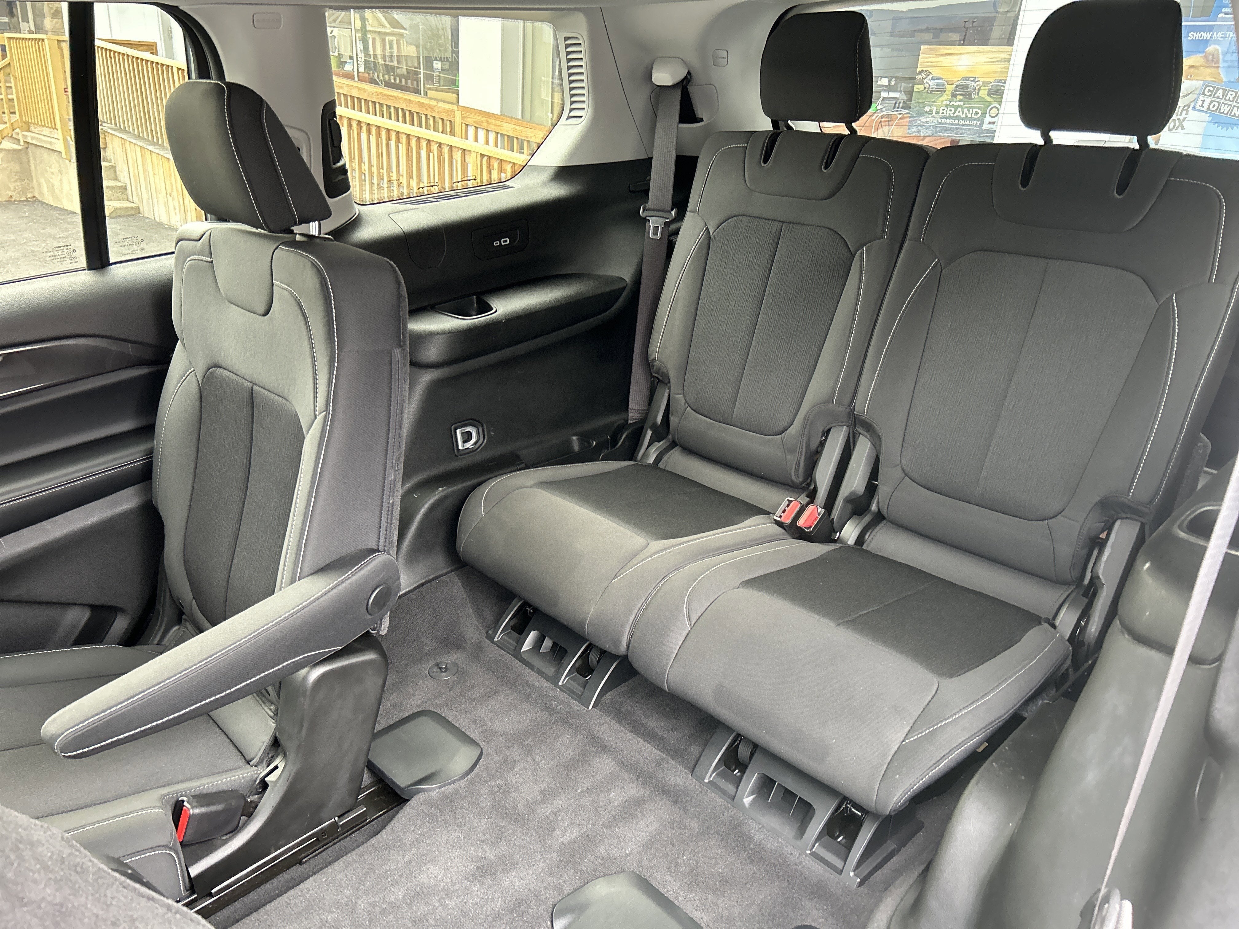 2022 Jeep GRAND CHEROKEE L LAREDO