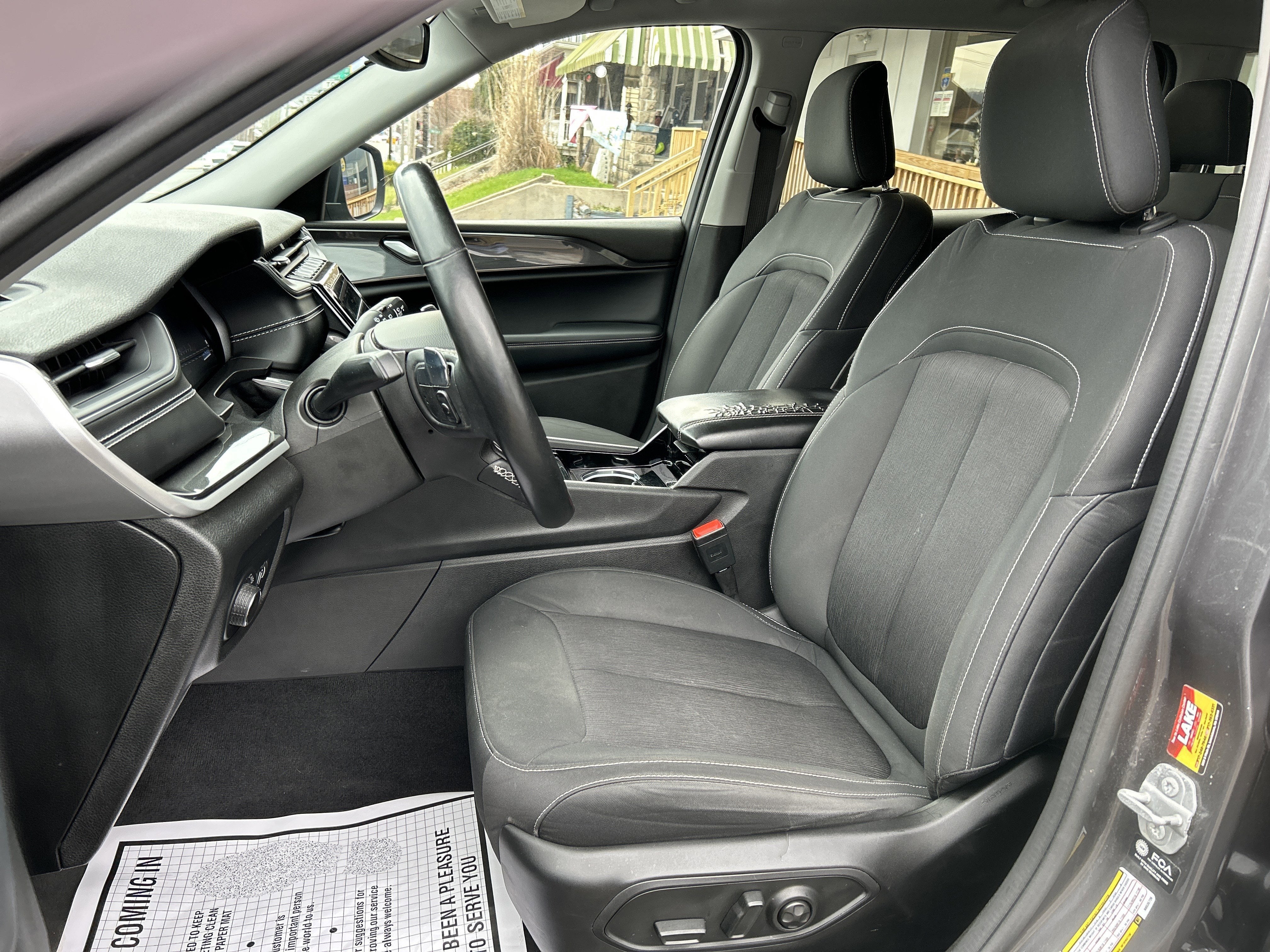 2022 Jeep GRAND CHEROKEE L LAREDO