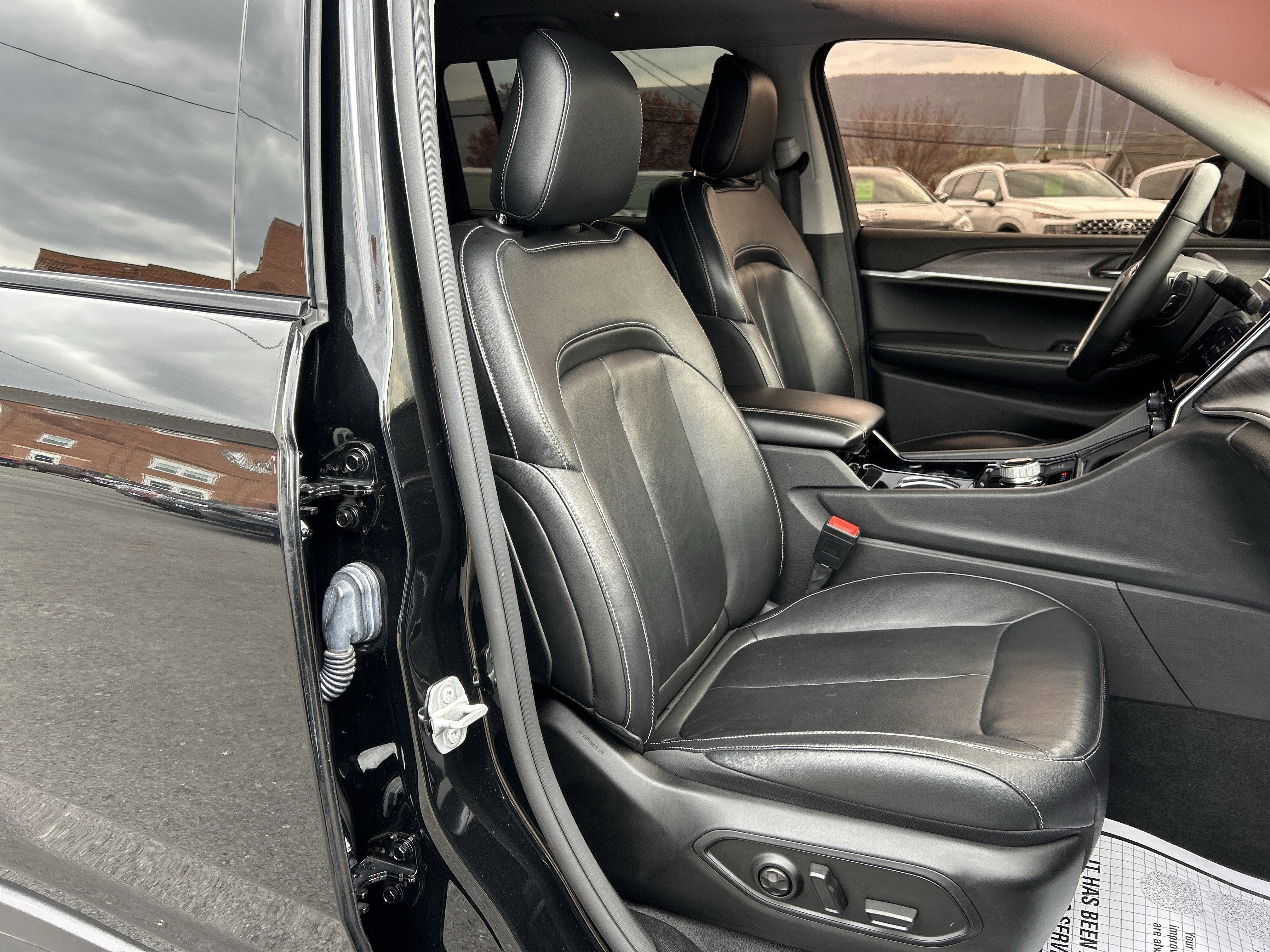 2022 Jeep GRAND CHEROKEE L LIMITED