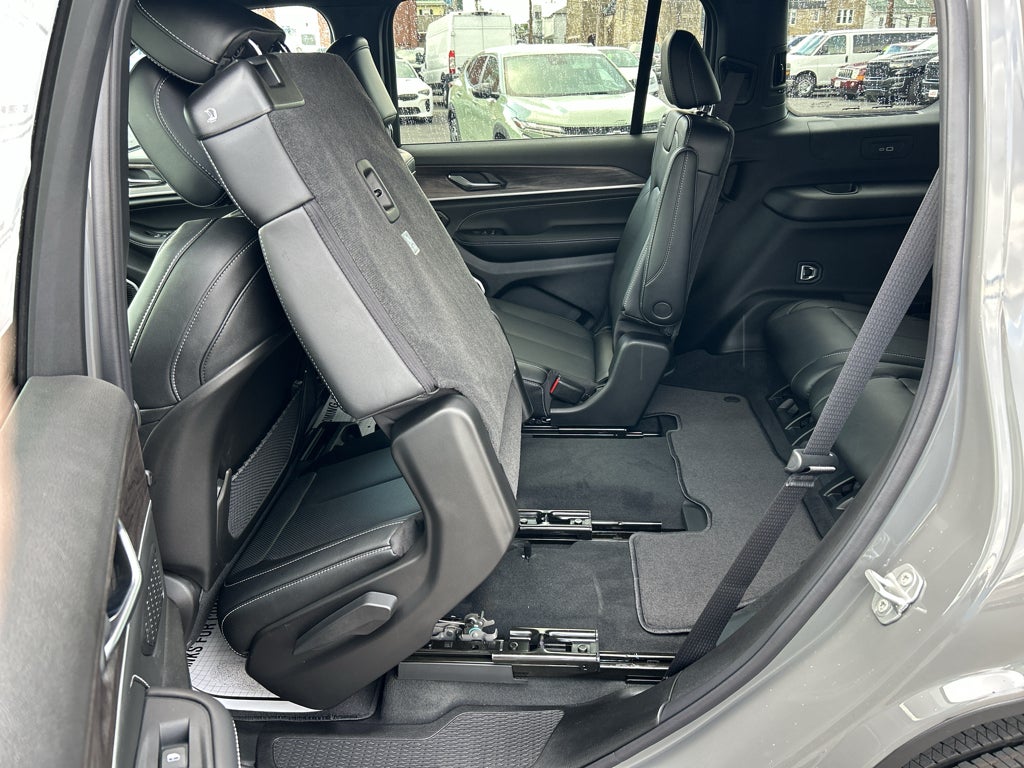 2027 Jeep Grand Cherokee L Limited Reserve