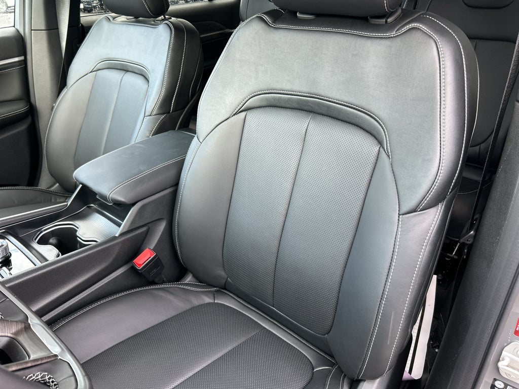 2027 Jeep Grand Cherokee L Limited Reserve