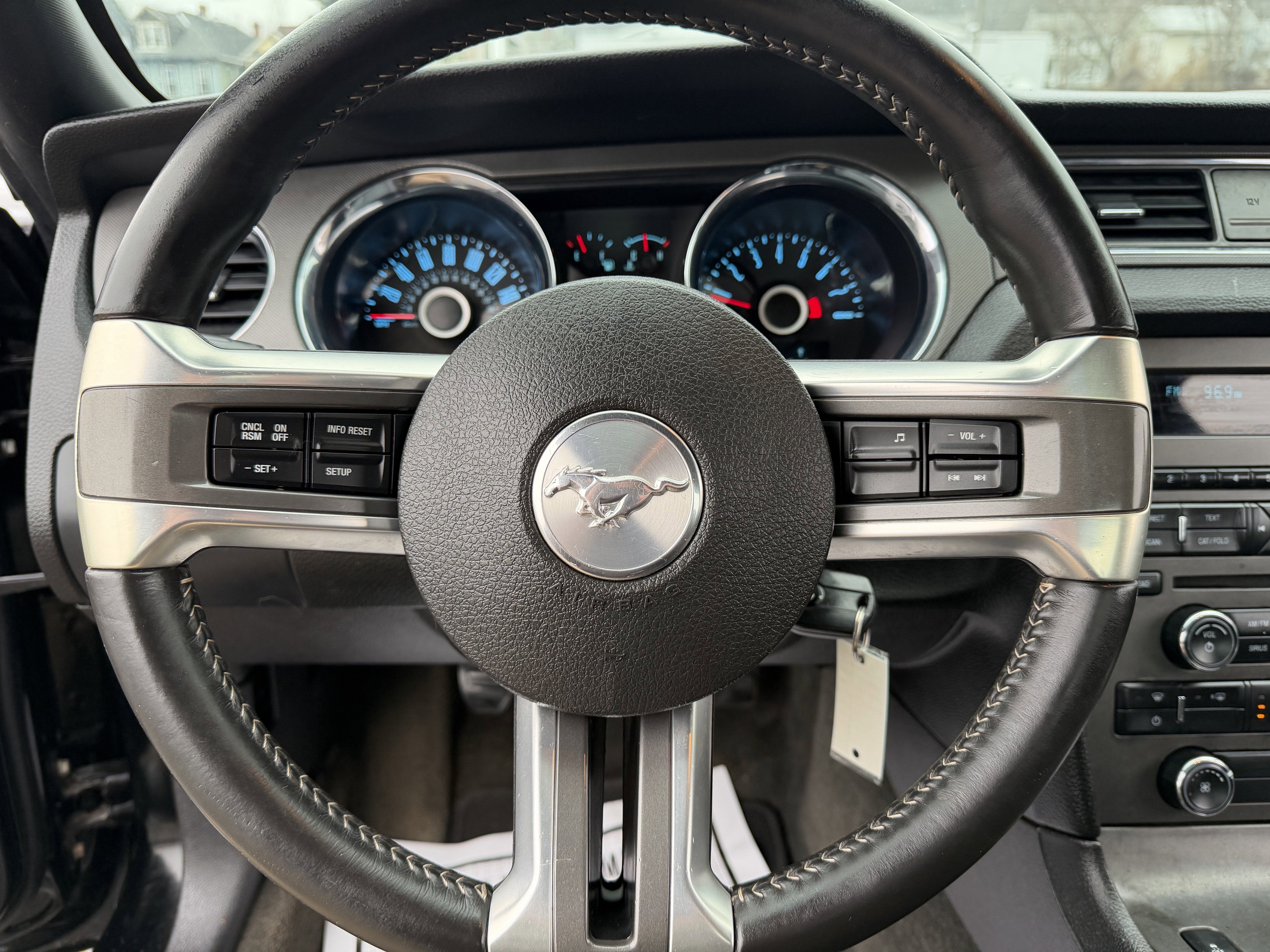 2014 Ford MUSTANG V6