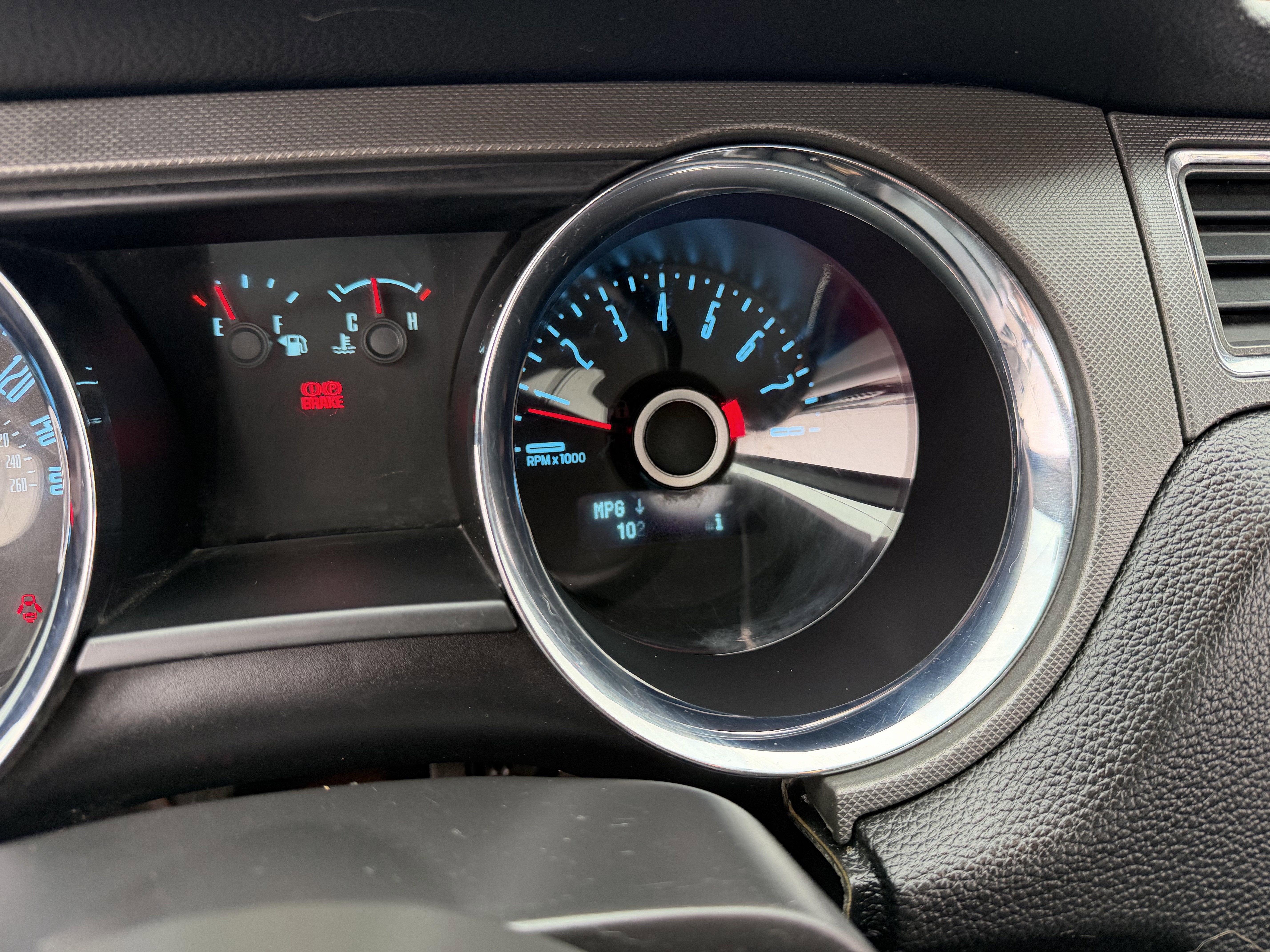 2014 Ford MUSTANG V6