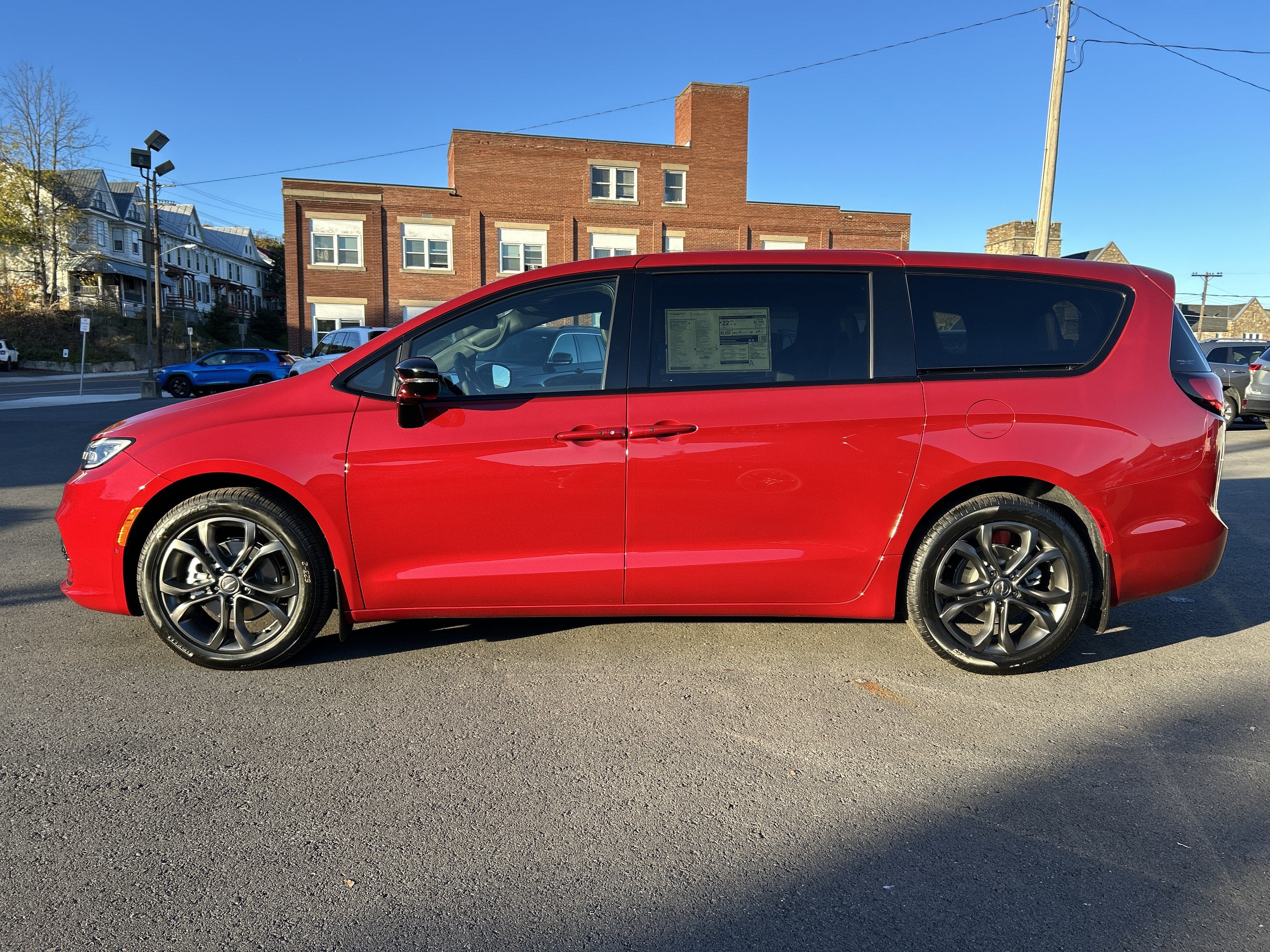 2026 Chrysler Pacifica Select