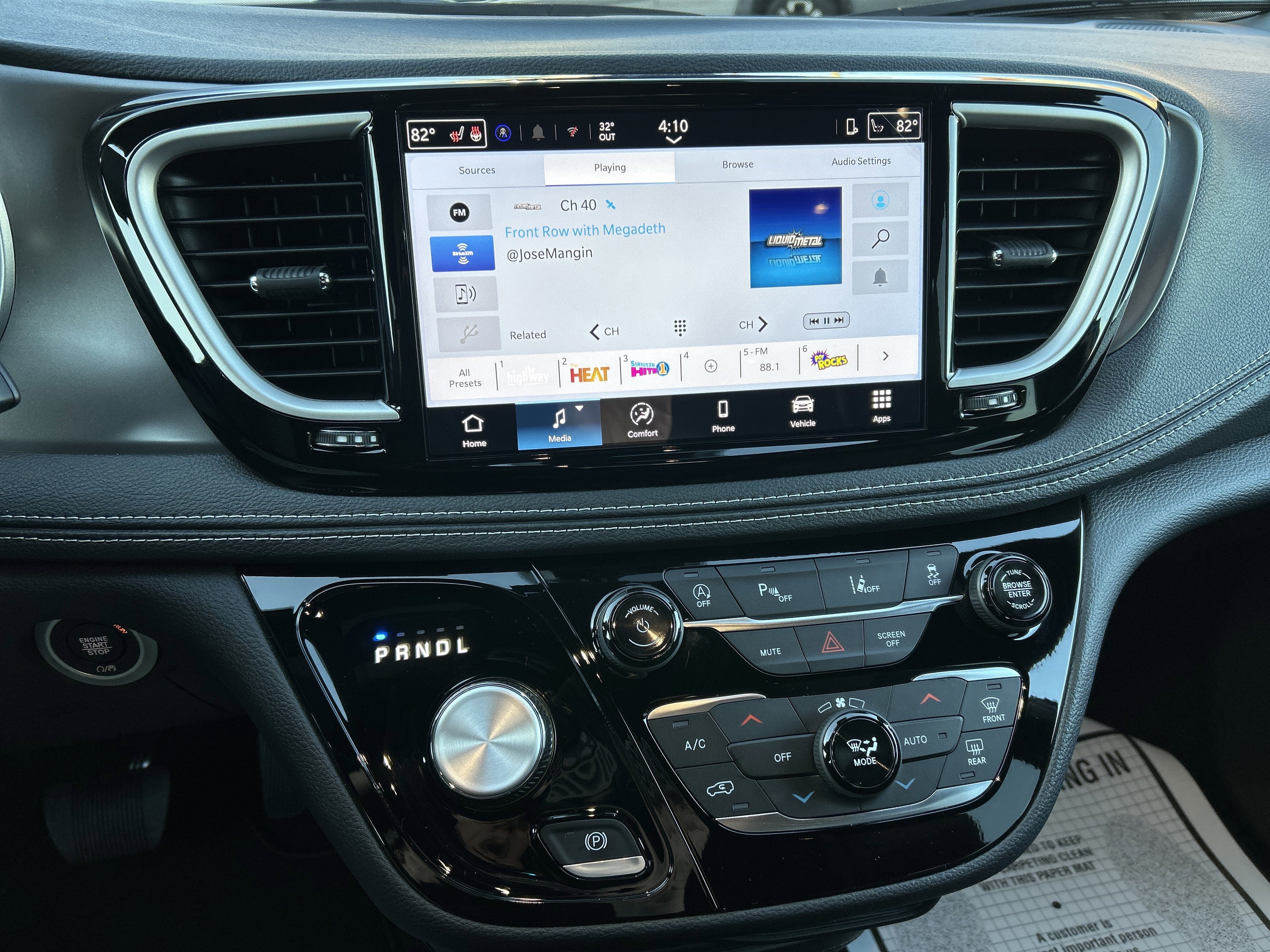 2026 Chrysler Pacifica Select