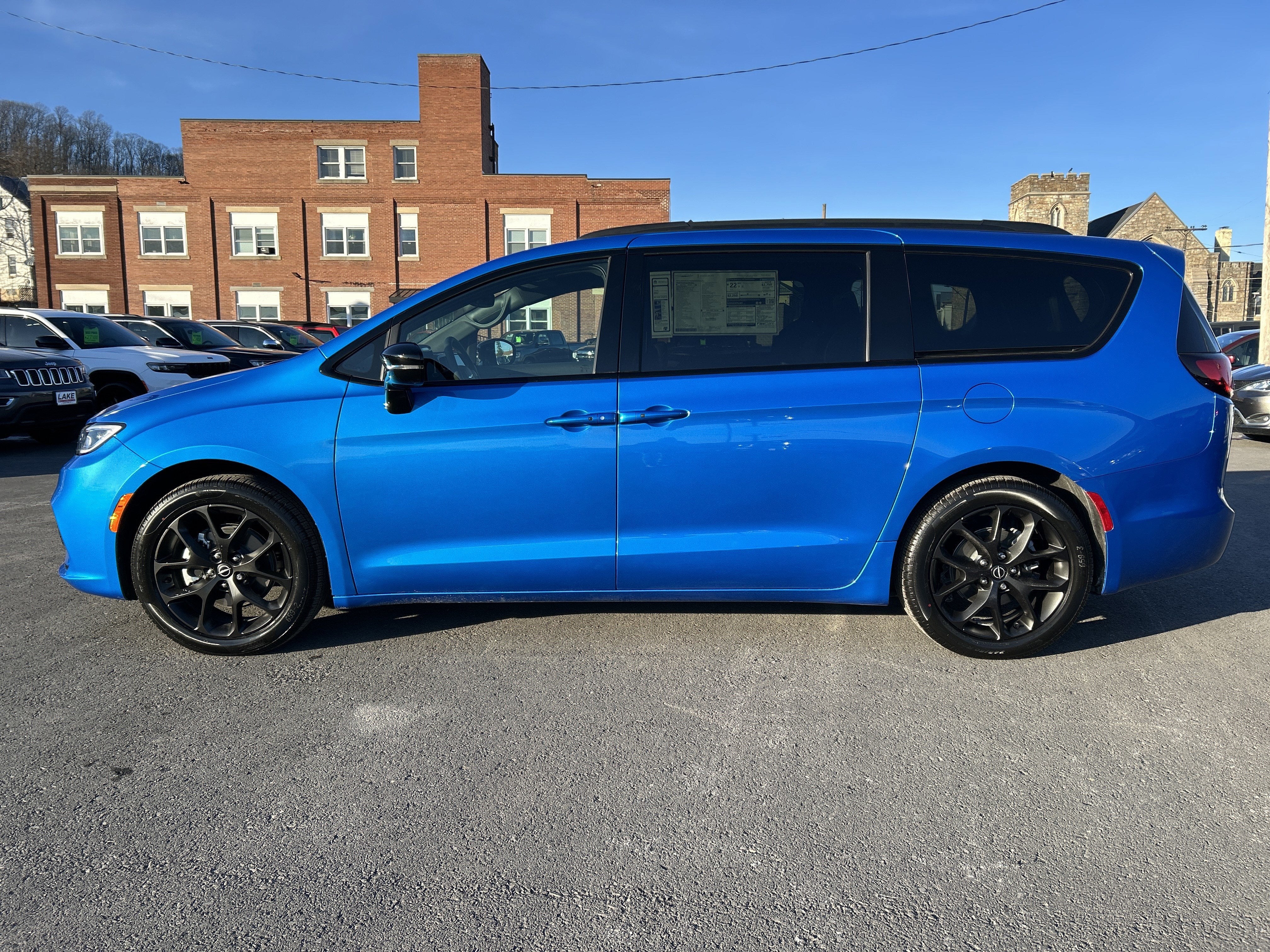 2026 Chrysler Pacifica Select