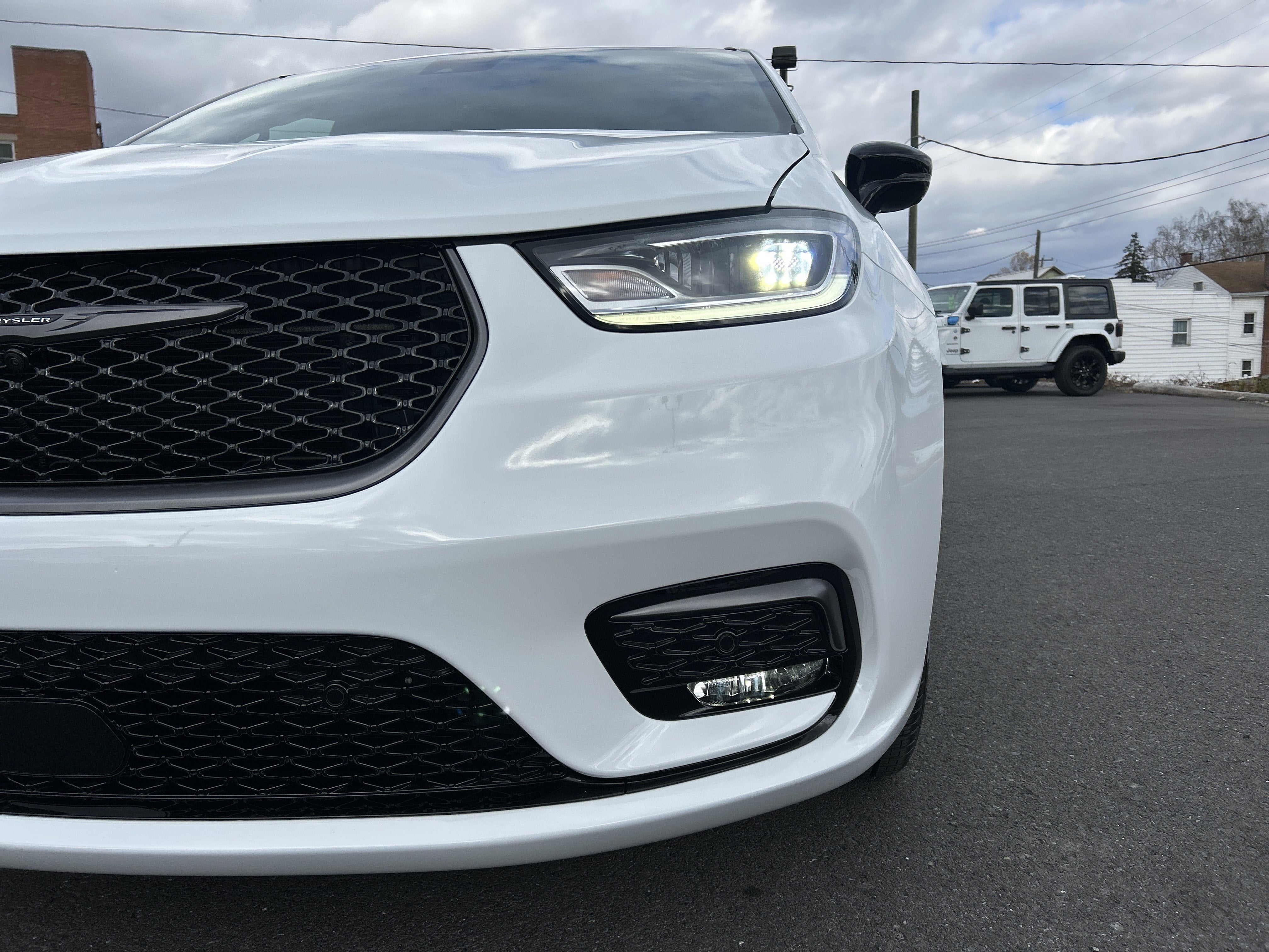 2026 Chrysler Pacifica Select