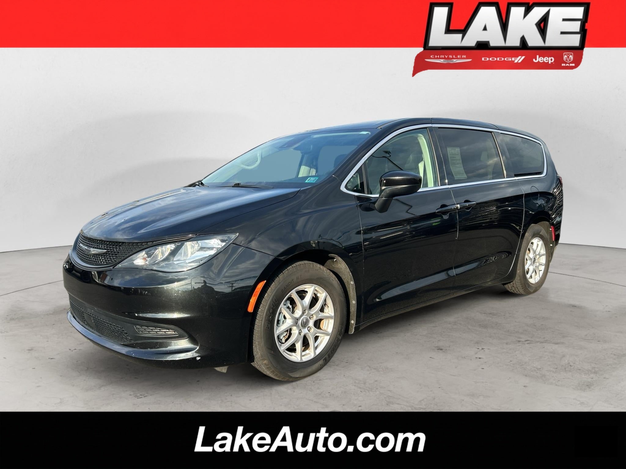 2023 Chrysler Voyager LX